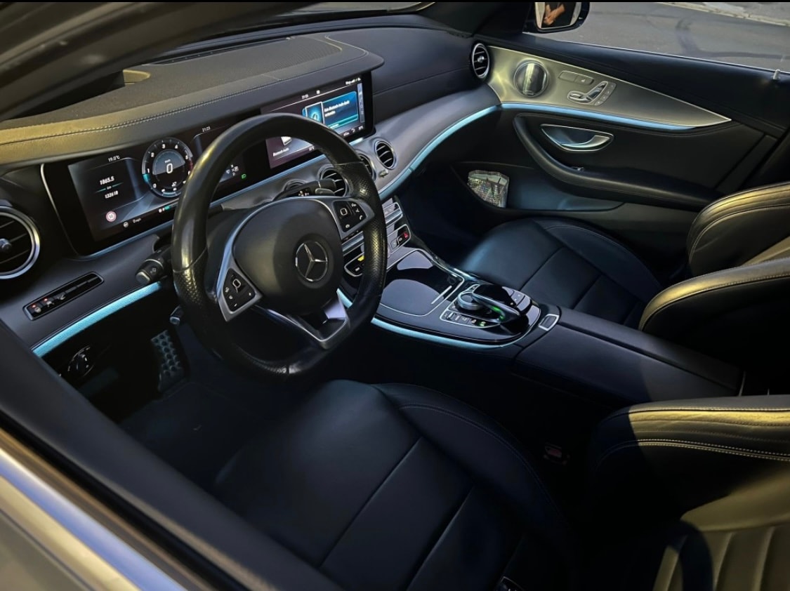 MERCEDES-BENZ E 220 d AMG Line-image-5