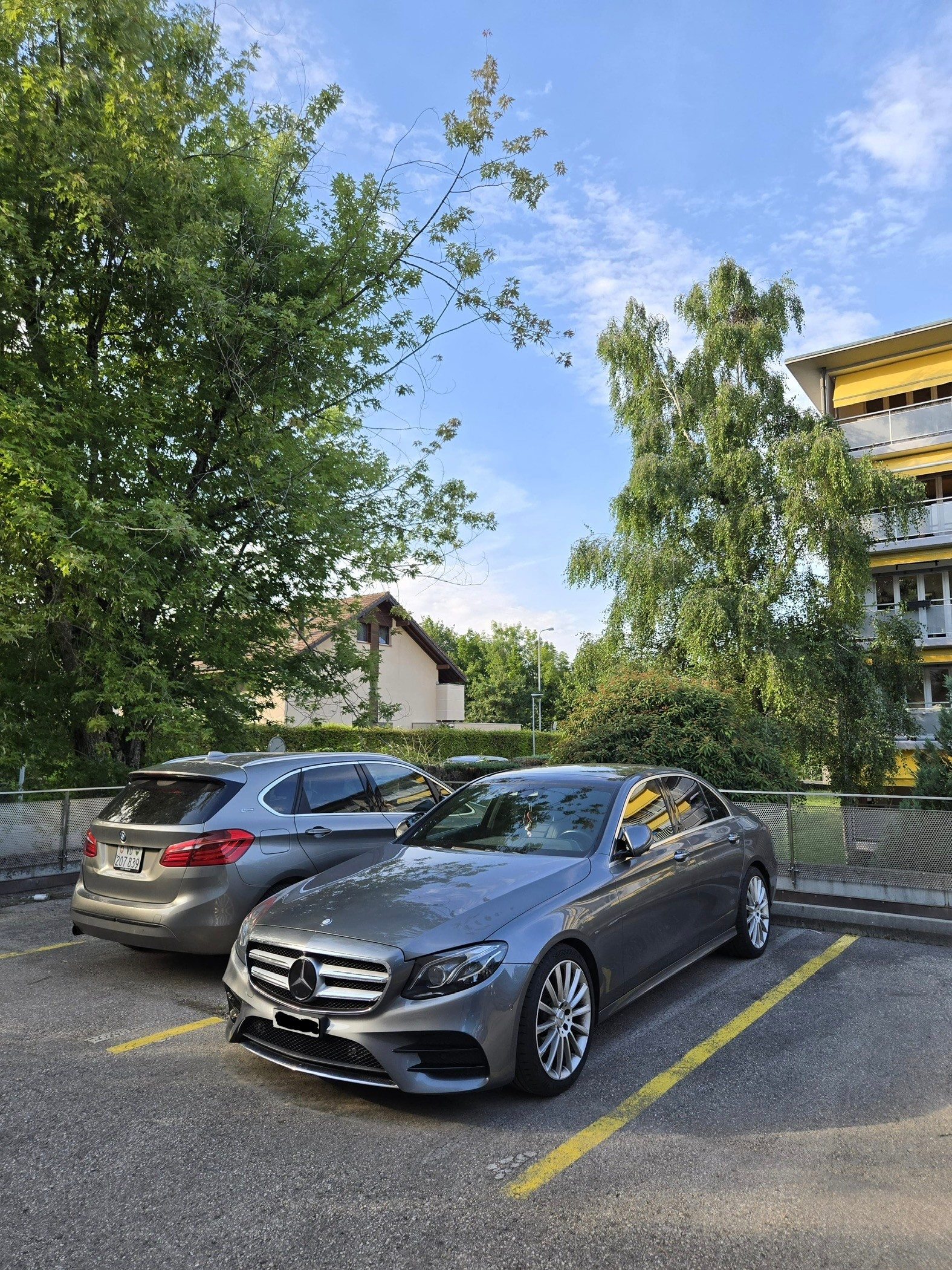 MERCEDES-BENZ E 220 d AMG Line-image-8