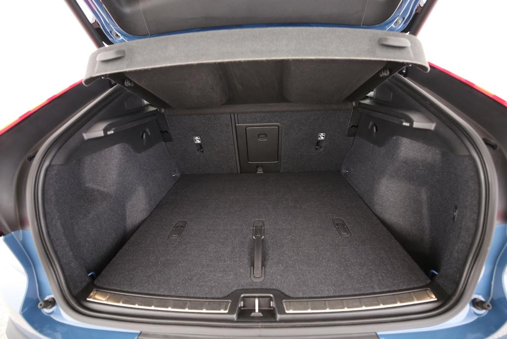 VOLVO C40 P8 Twin Recharge AWD-image-11