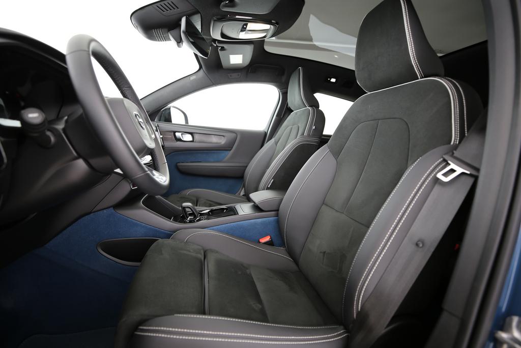 VOLVO C40 P8 Twin Recharge AWD-image-3