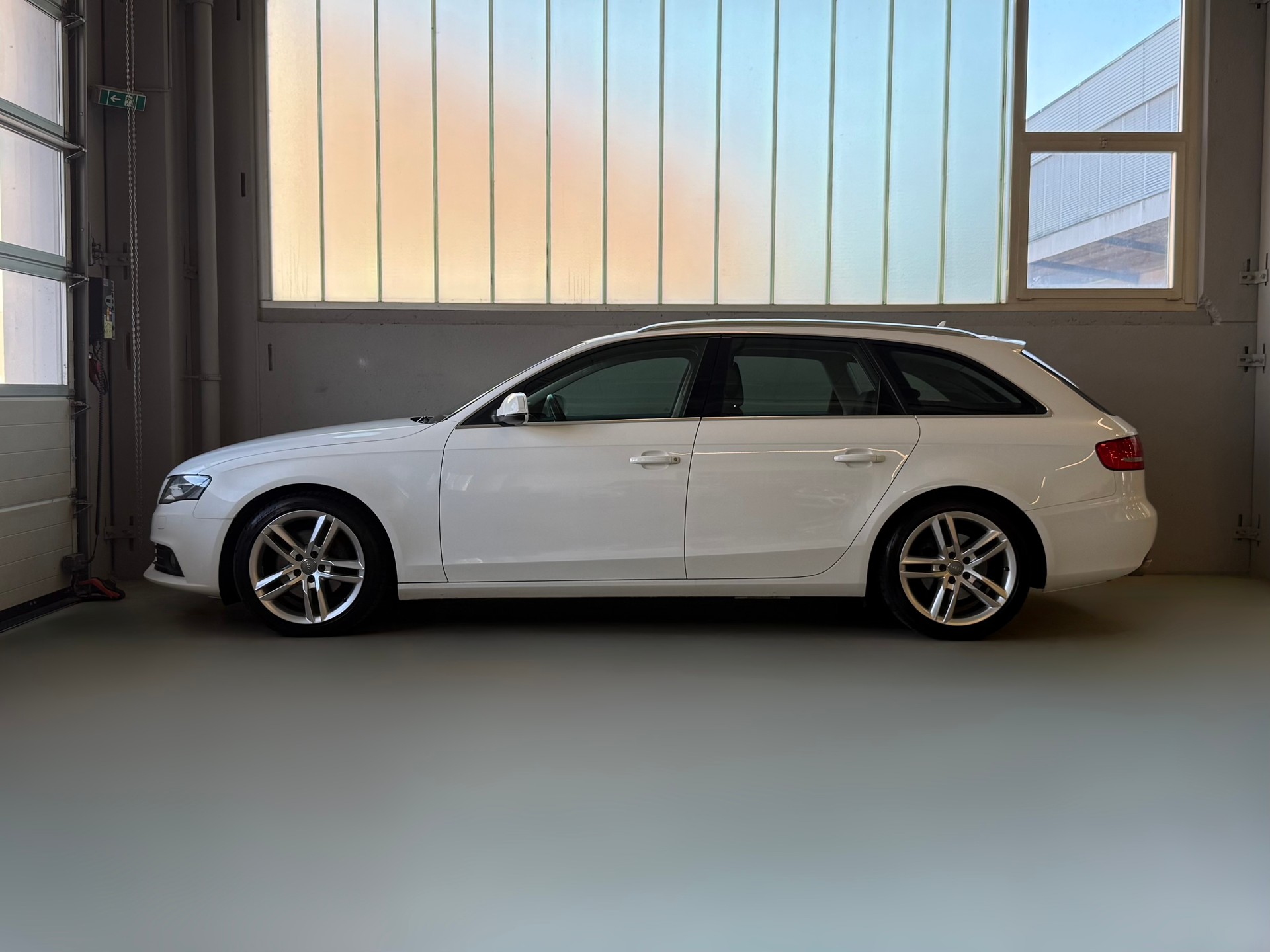 AUDI A4 Avant 3.0 TDI quattro S-tronic-image-4