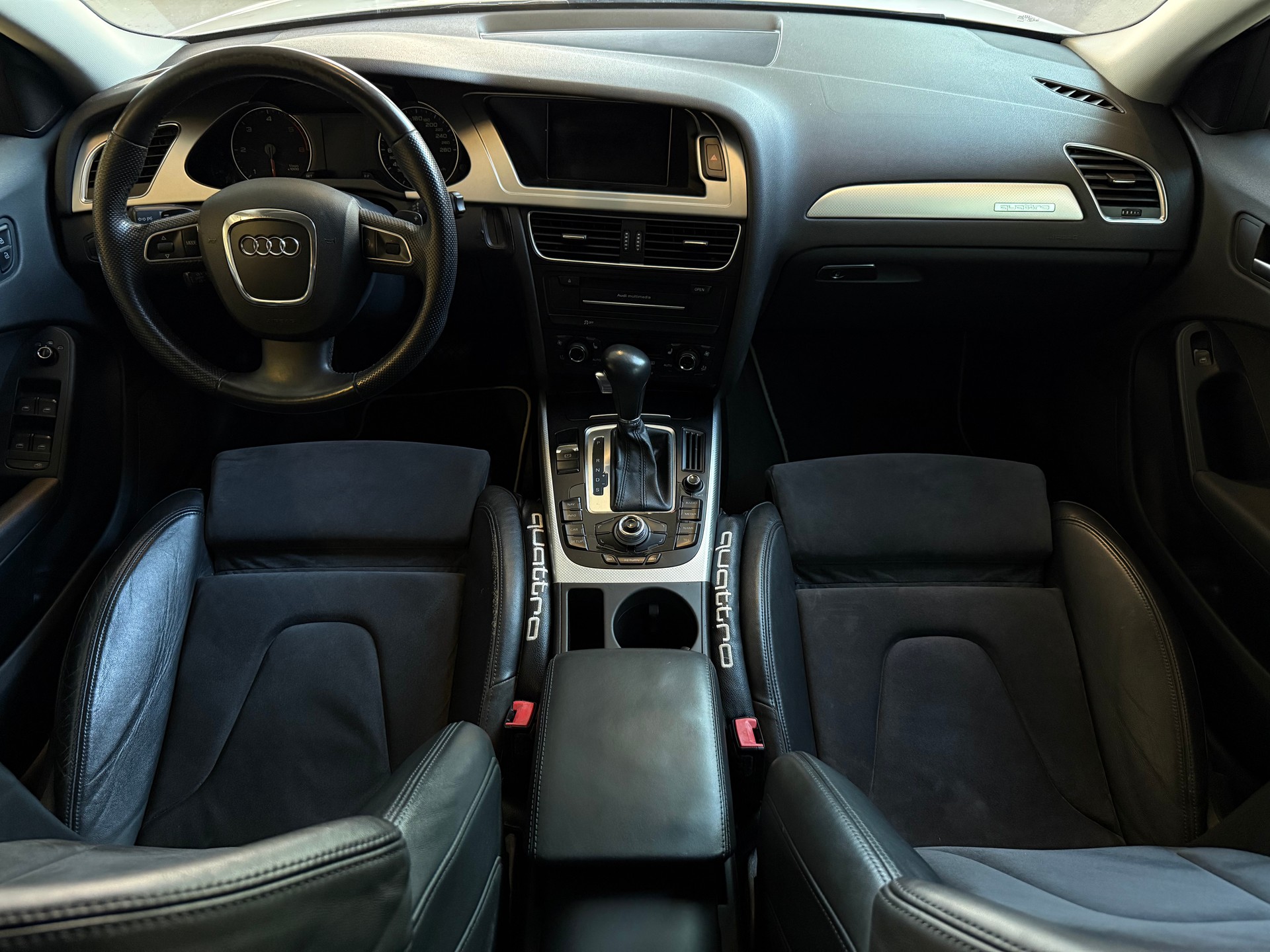 AUDI A4 Avant 3.0 TDI quattro S-tronic-image-12