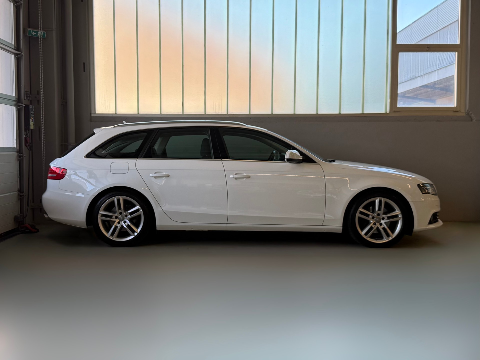 AUDI A4 Avant 3.0 TDI quattro S-tronic-image-3