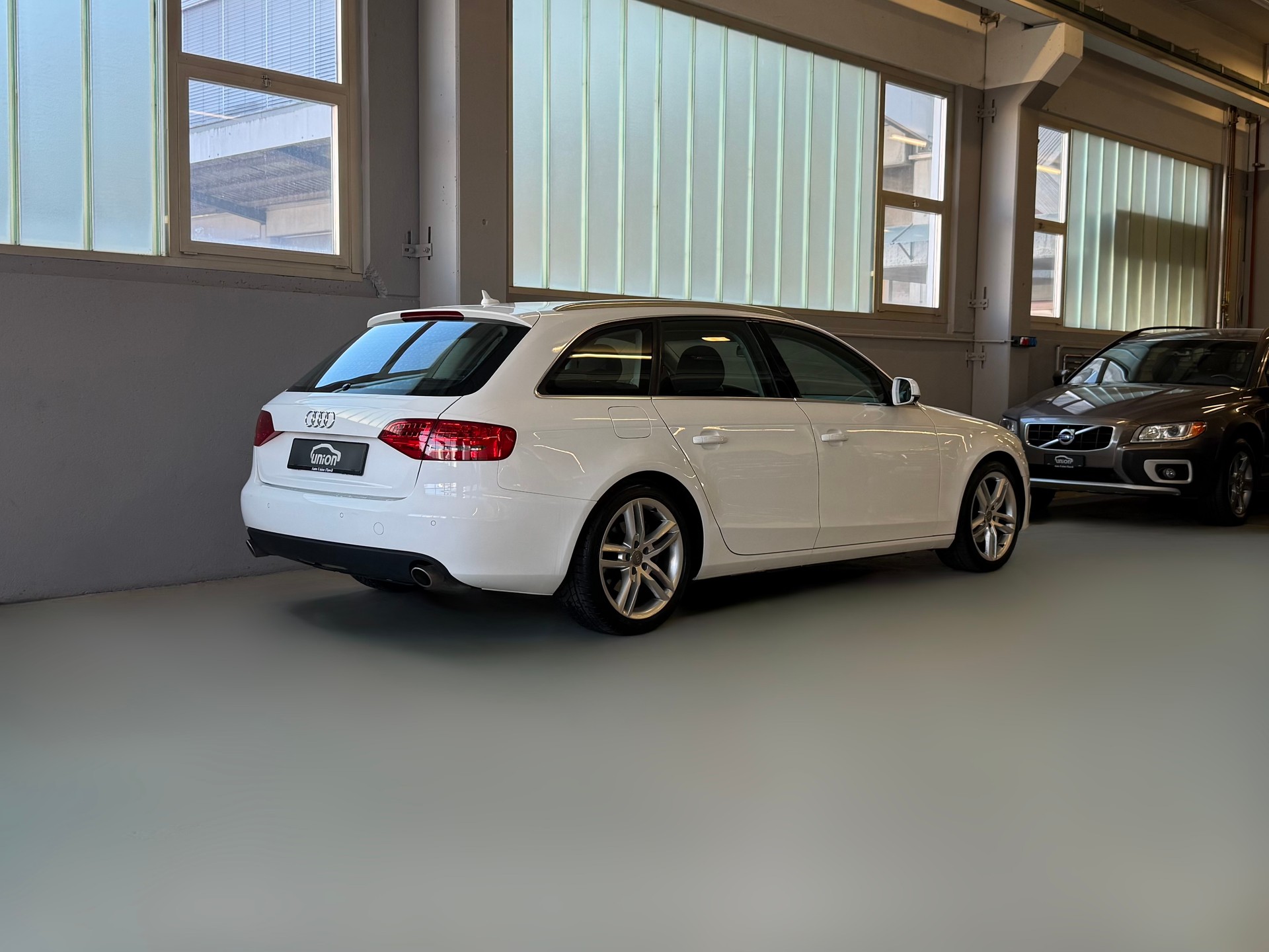AUDI A4 Avant 3.0 TDI quattro S-tronic-image-5