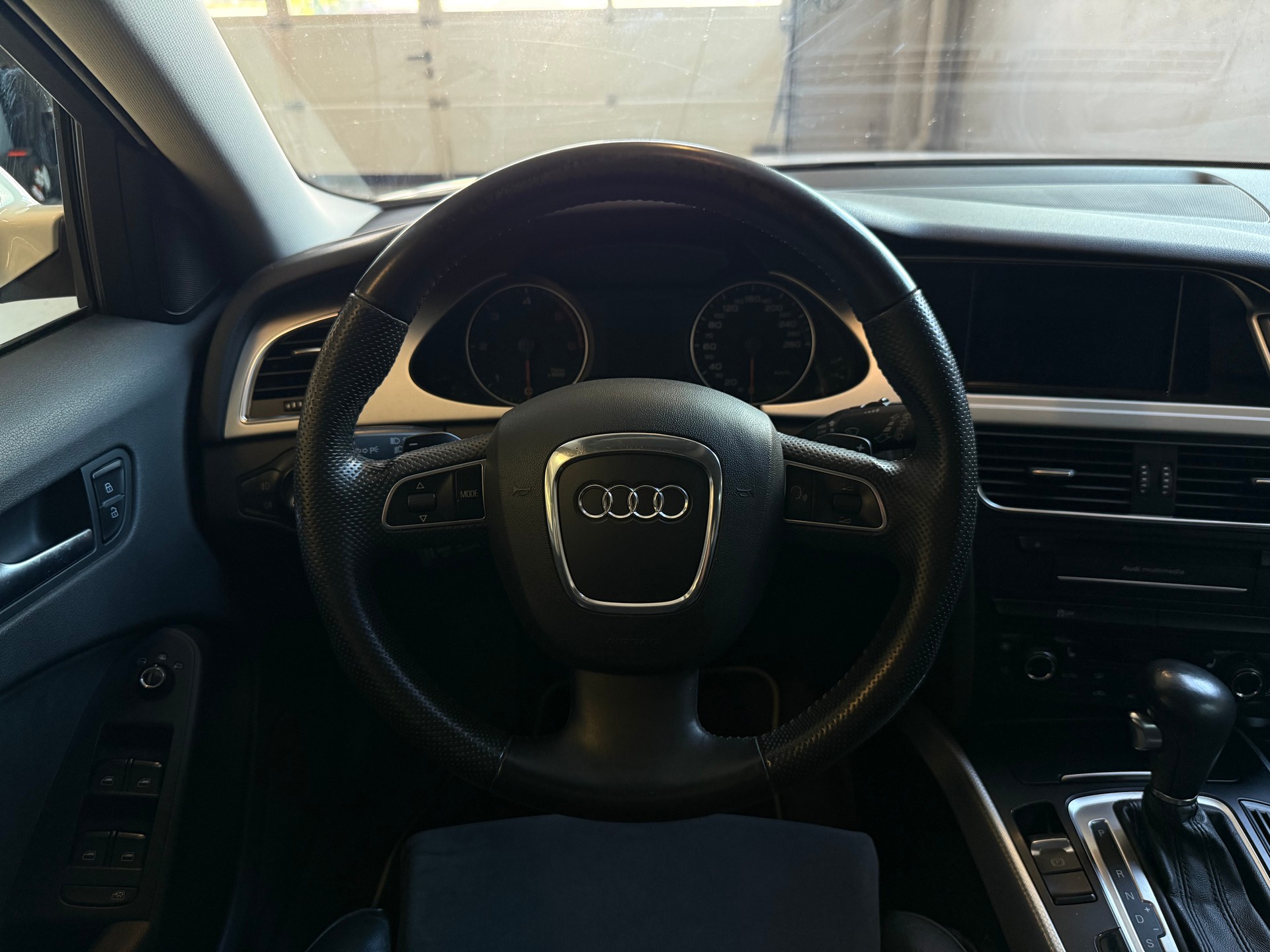 AUDI A4 Avant 3.0 TDI quattro S-tronic-image-13