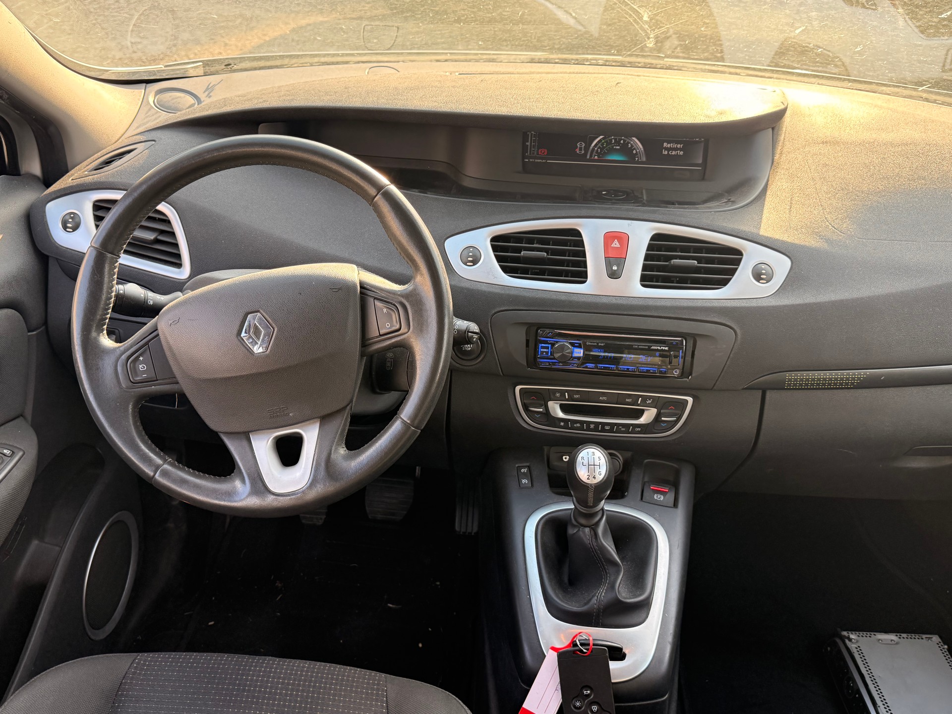 RENAULT Grand Scénic 1.4 16V Turbo Expression-image-9