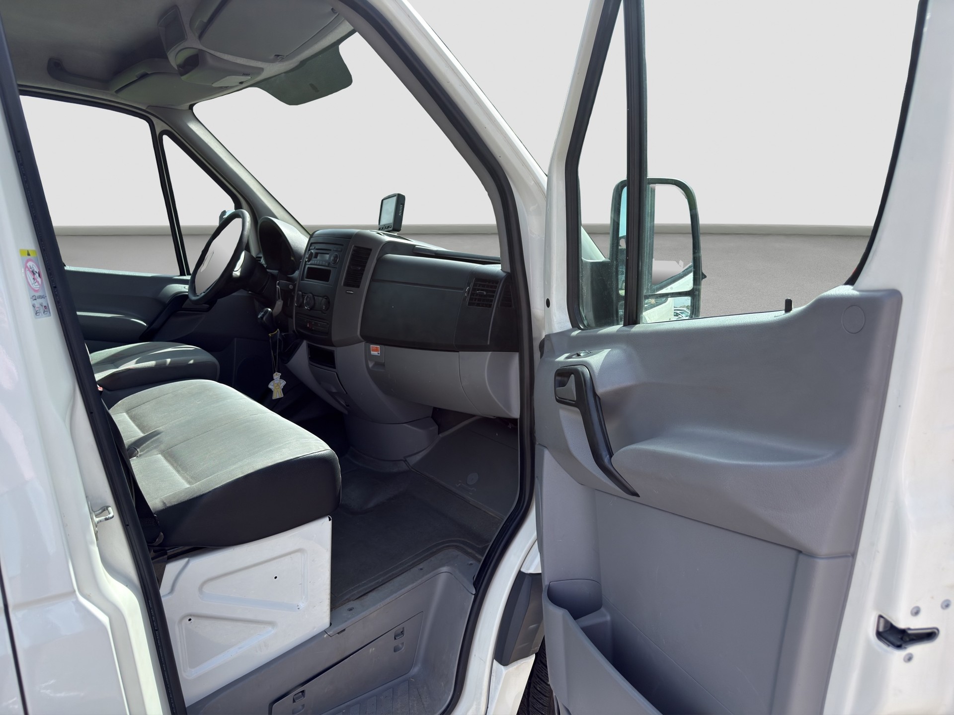 VW Crafter 35 2.5 BlueTDI 109 PS Automatik-image-9