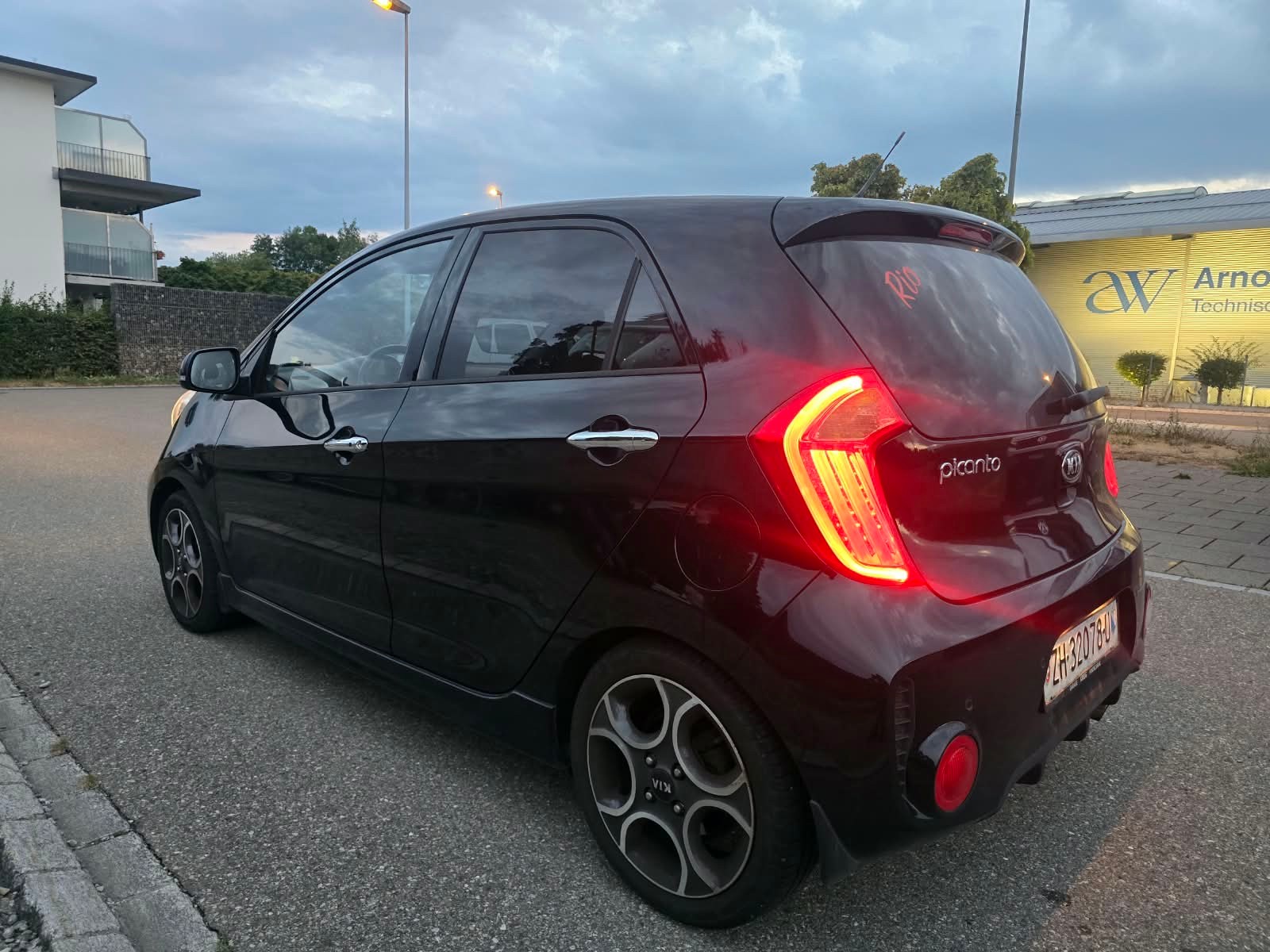 KIA Picanto 1.2 CVVT Style Automatic-image-1