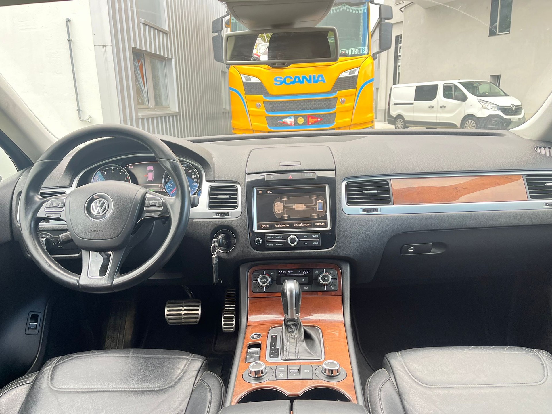VW Touareg 3.0 TSI Hybrid Tiptronic-image-5