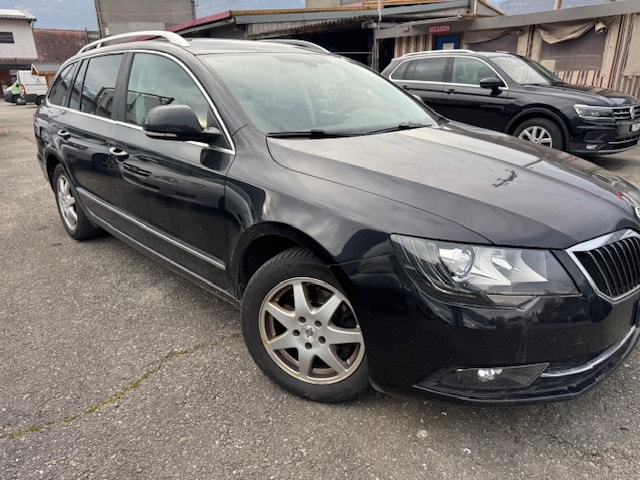 SKODA Superb Combi 1.8 TSI Elegance 4x4-image-0
