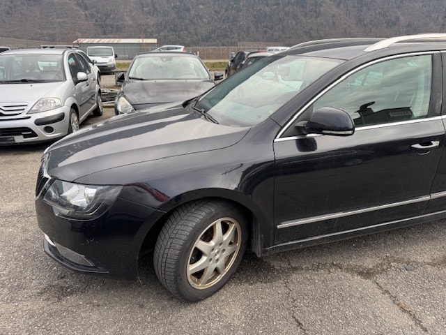 SKODA Superb Combi 1.8 TSI Elegance 4x4-image-1