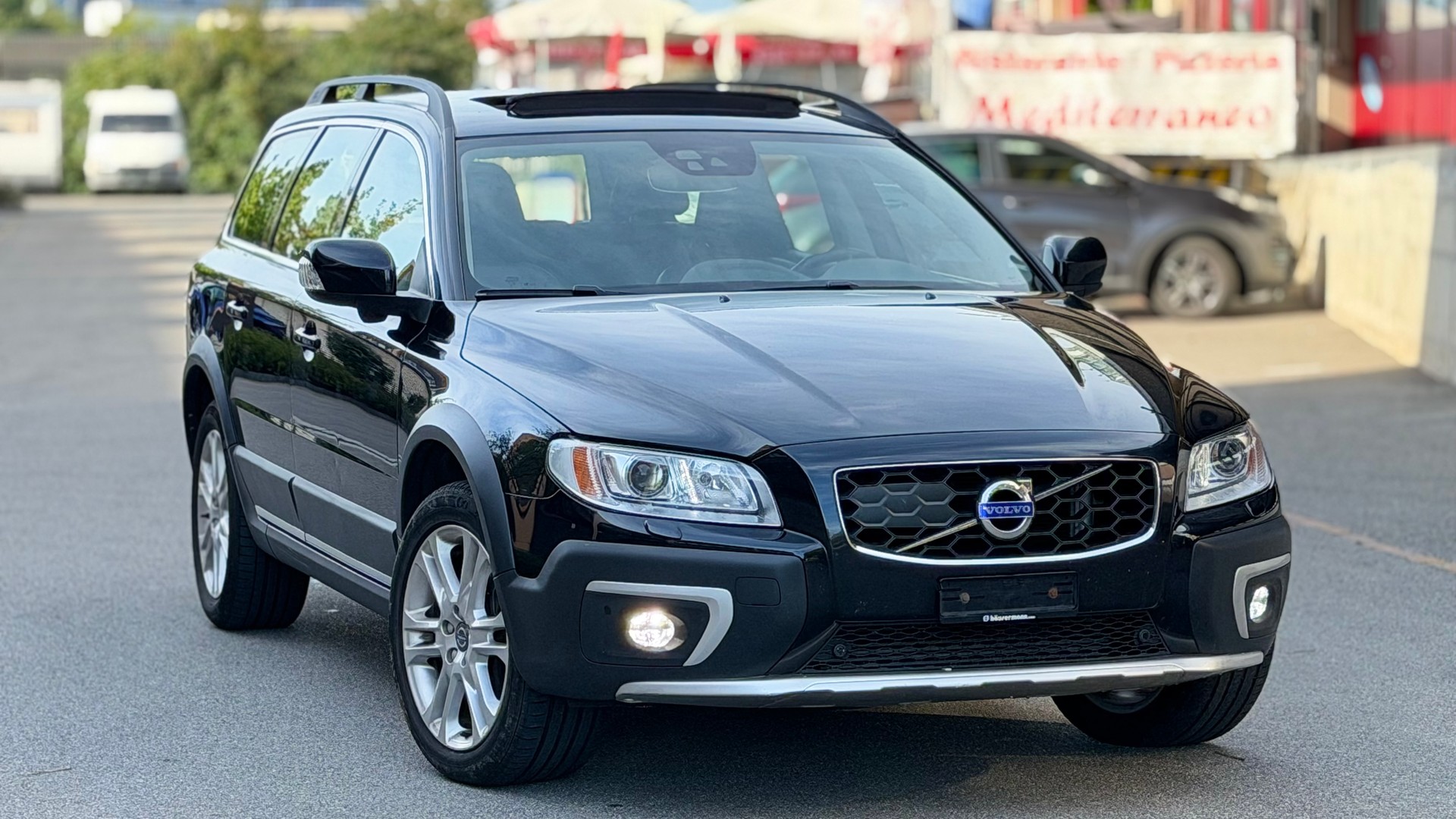 VOLVO XC70 T6 AWD Momentum Dynamic Edition Geartronic-image-1