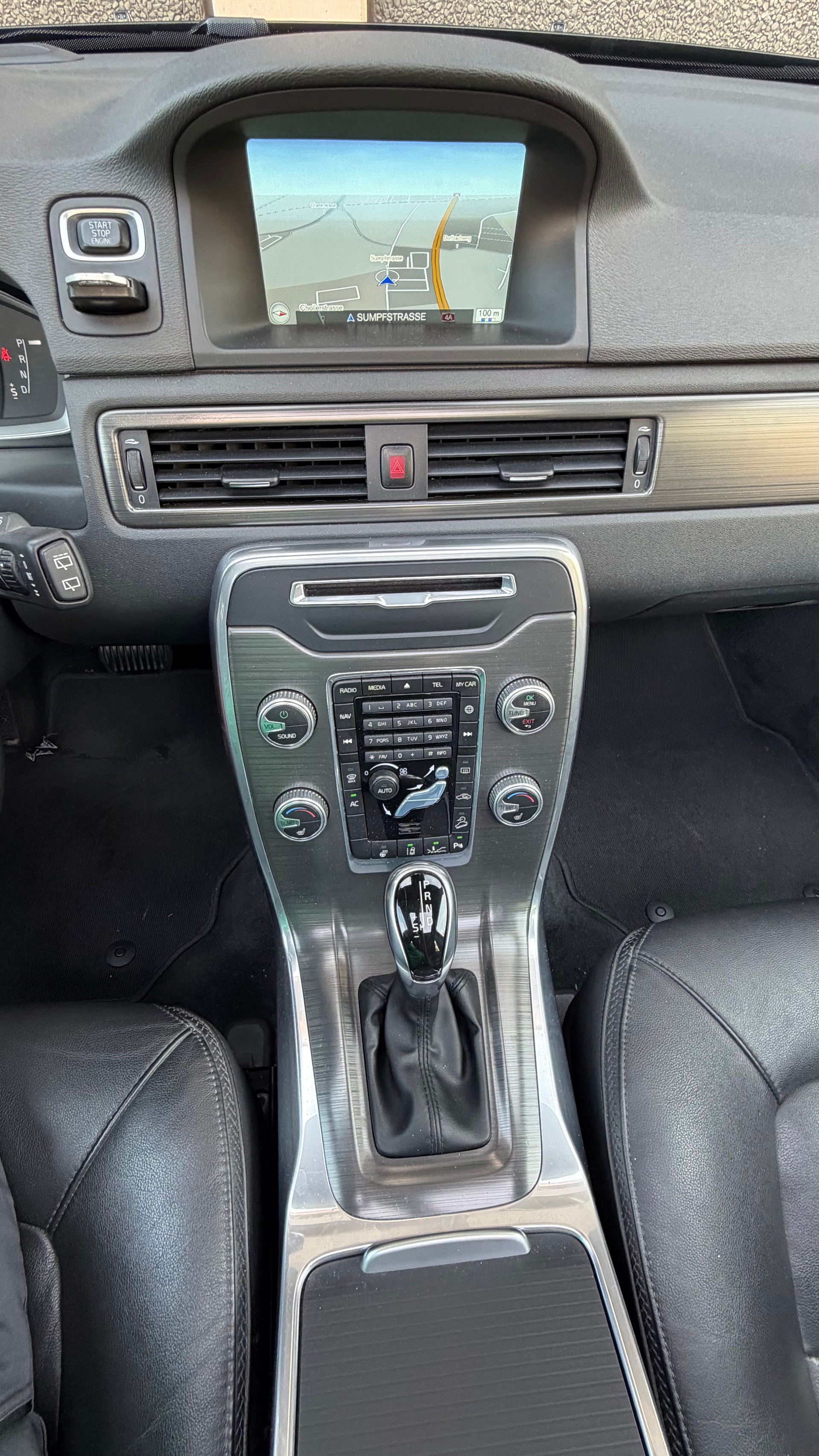 VOLVO XC70 T6 AWD Momentum Dynamic Edition Geartronic-image-11