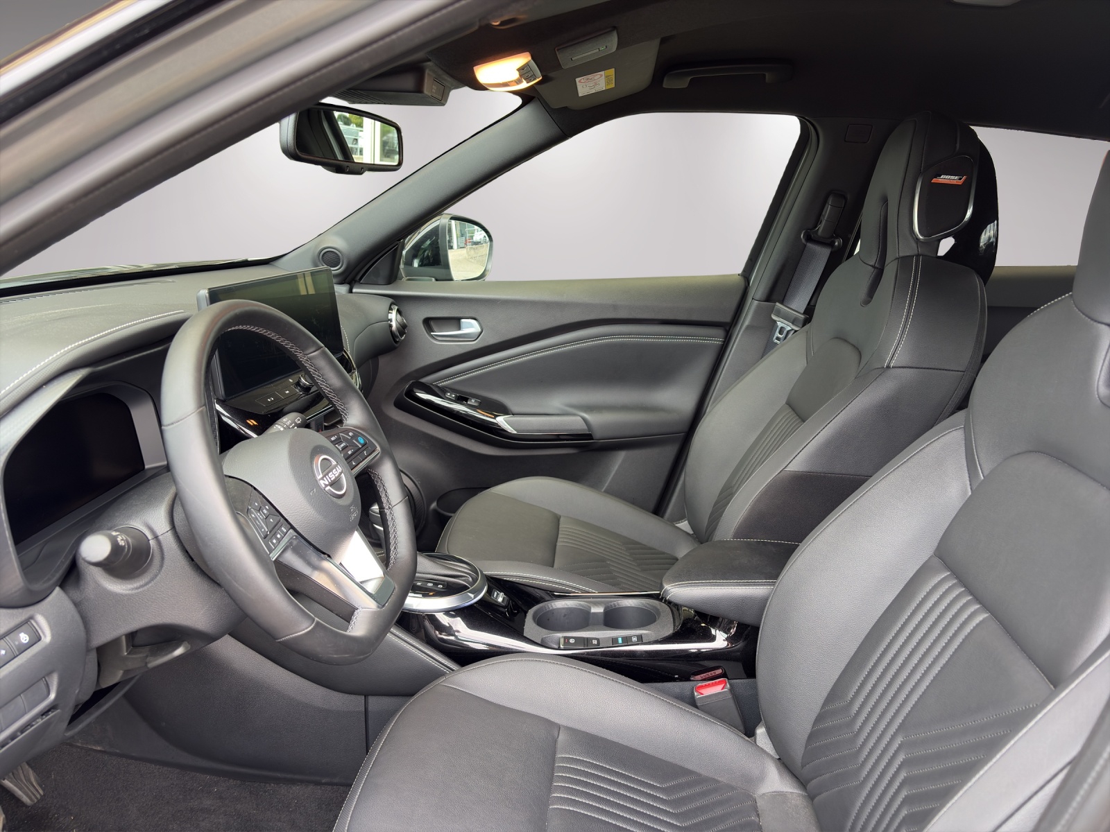 NISSAN Juke 1.6 Hybrid Tekna-image-5