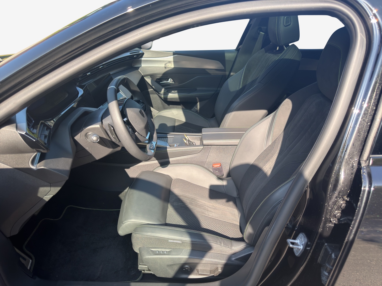 PEUGEOT 408 1.6 PHEV 225 GT-image-7
