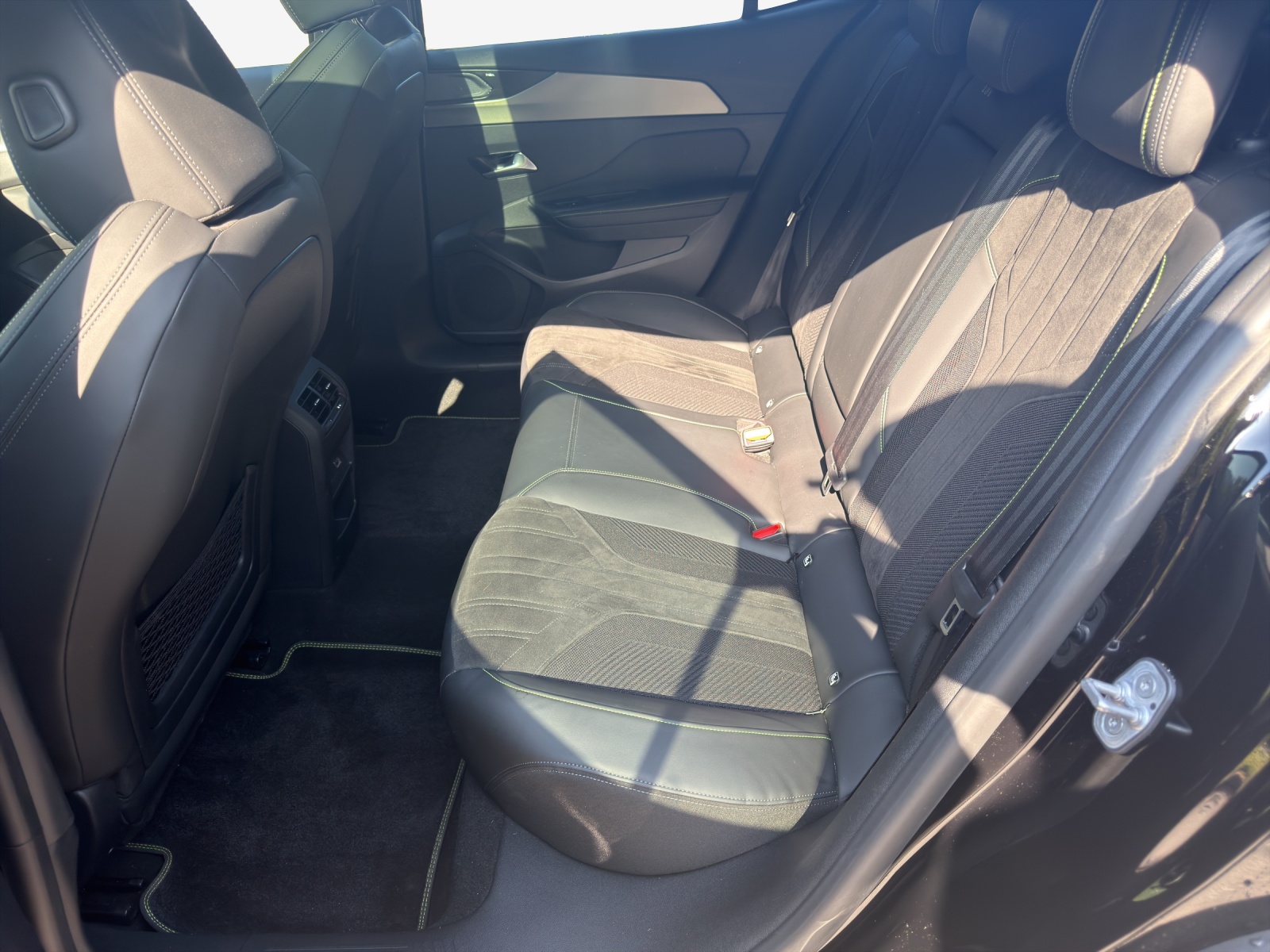 PEUGEOT 408 1.6 PHEV 225 GT-image-11