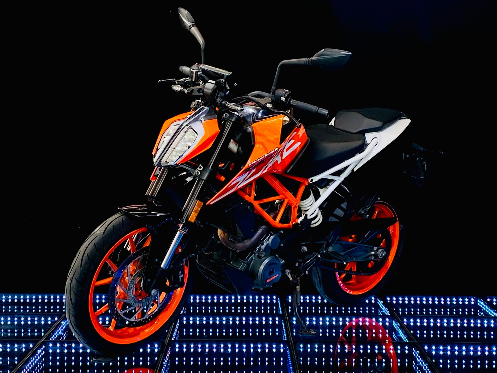 KTM 390 Duke ABS-showroom-element-1