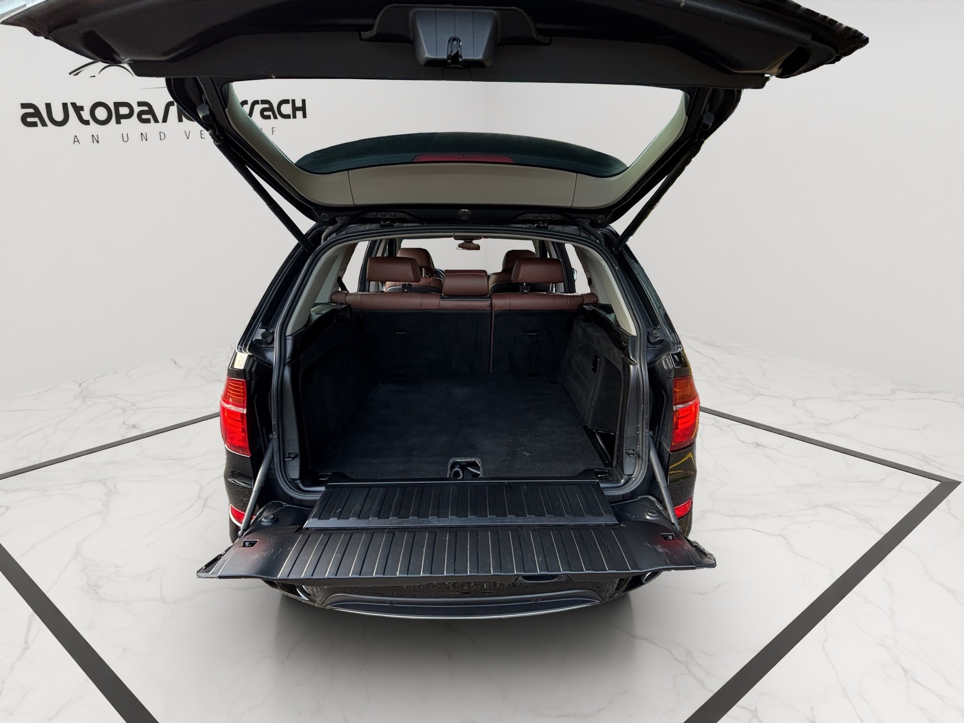 BMW X5 xDrive 35i Steptronic-image-14