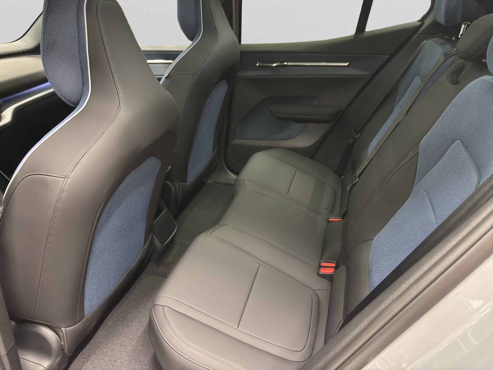 VOLVO EX30 P8 Ultra AWD-image-4