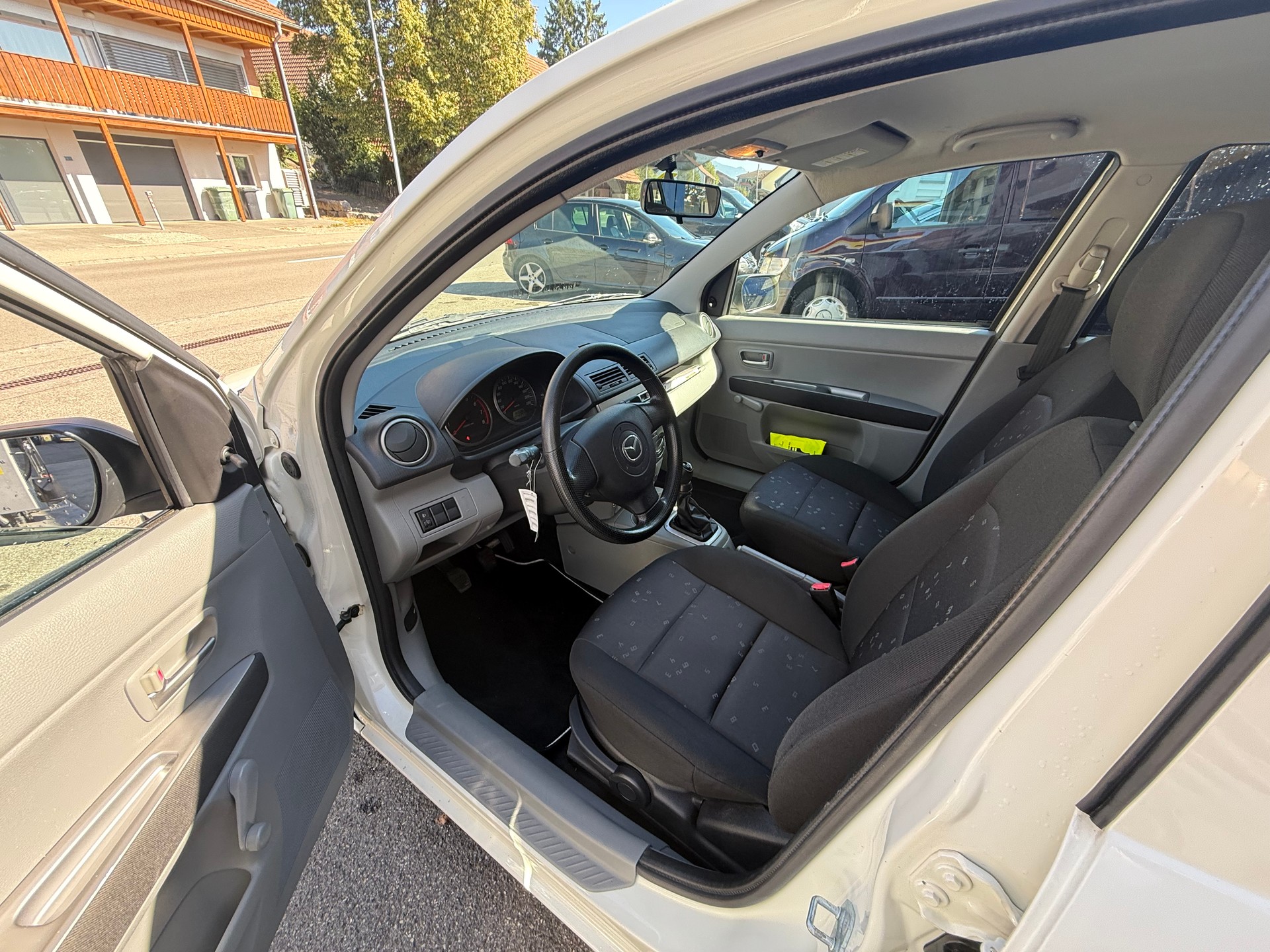 MAZDA 2 1.25i 16V Confort-image-8