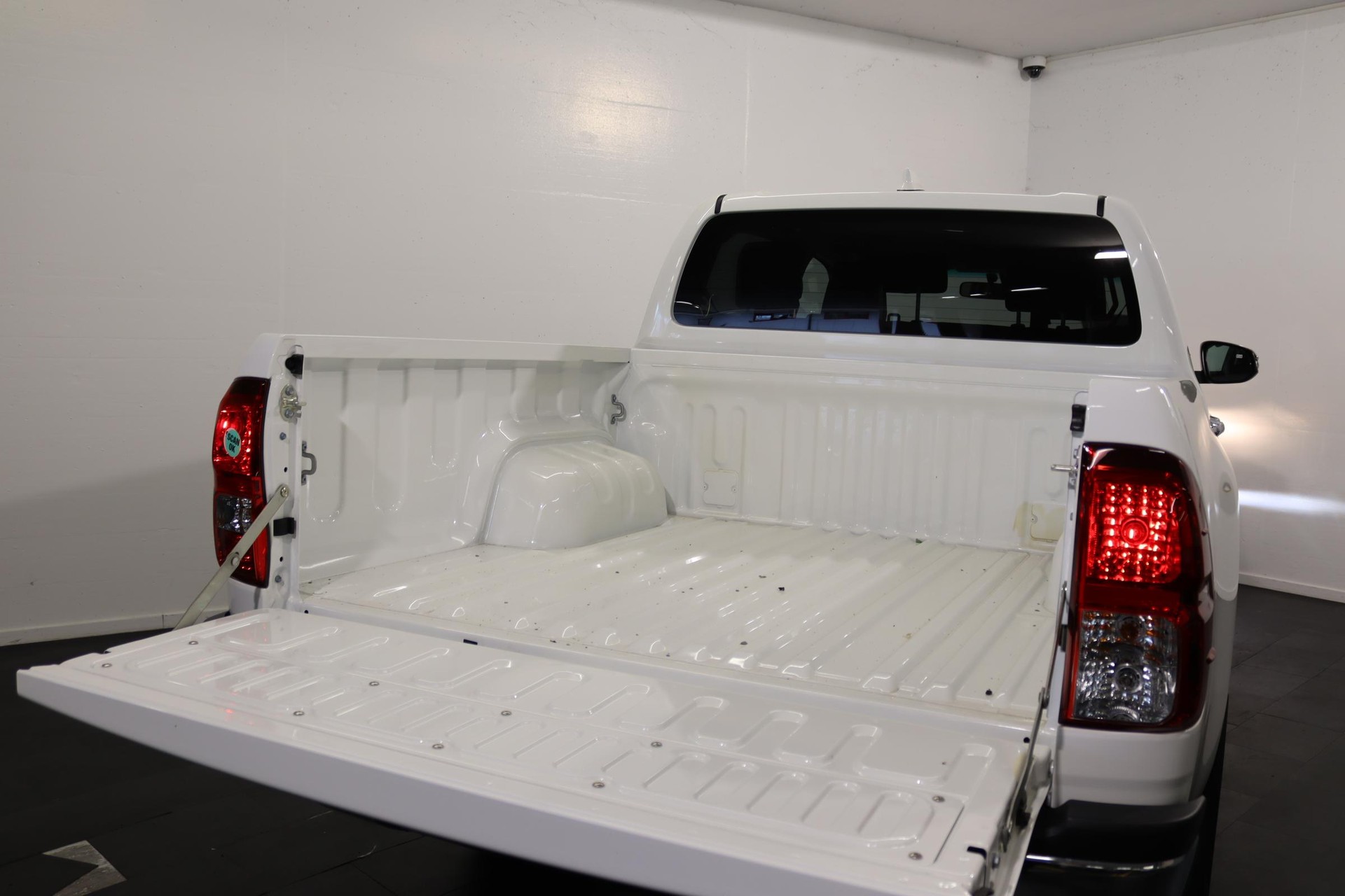 TOYOTA Hilux Double Cab.-Pick-up 2.4 D-4D 150 Style-image-2