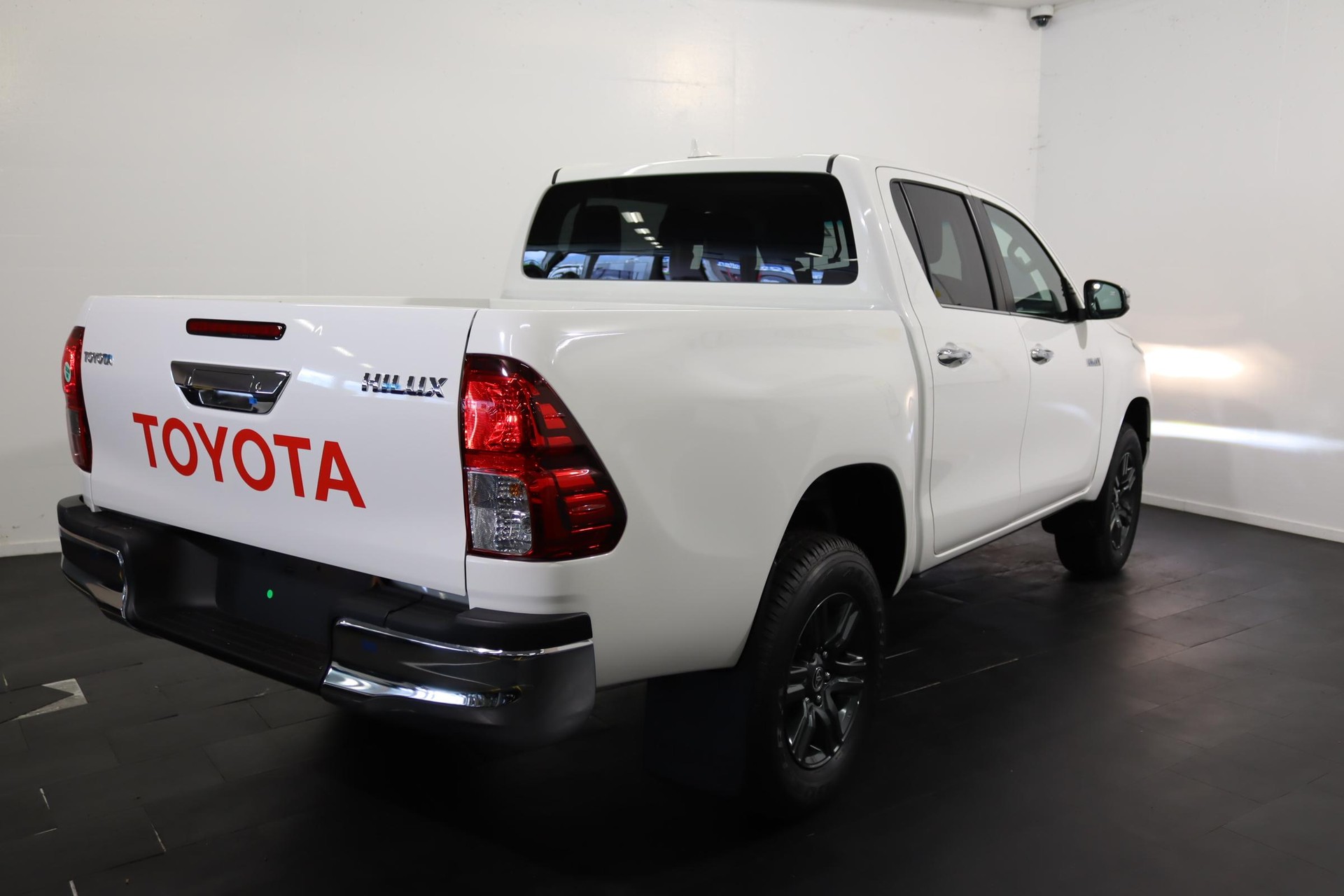 TOYOTA Hilux Double Cab.-Pick-up 2.4 D-4D 150 Style-image-1