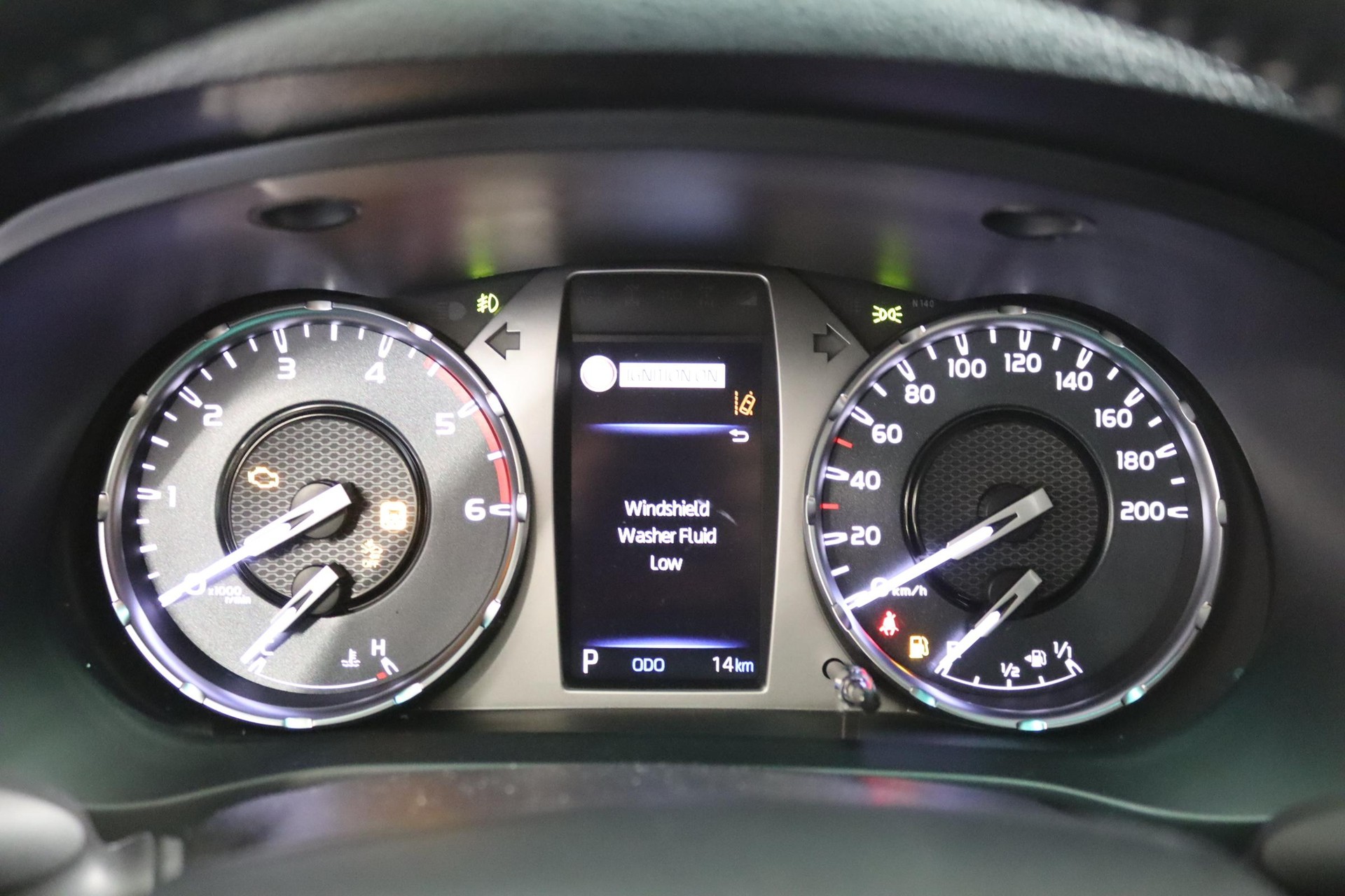 TOYOTA Hilux Double Cab.-Pick-up 2.4 D-4D 150 Style-image-9