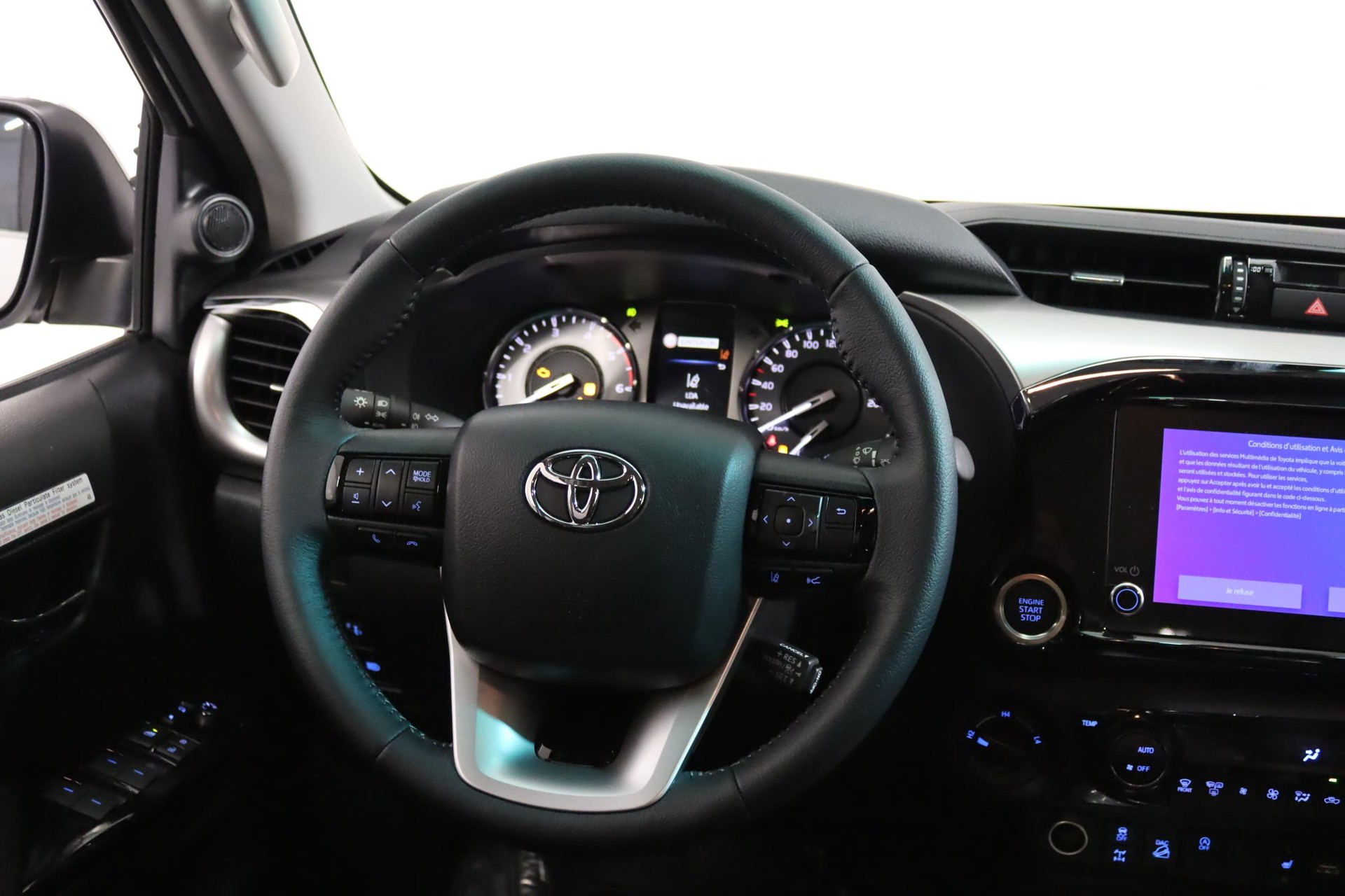 TOYOTA Hilux Double Cab.-Pick-up 2.4 D-4D 150 Style-image-8