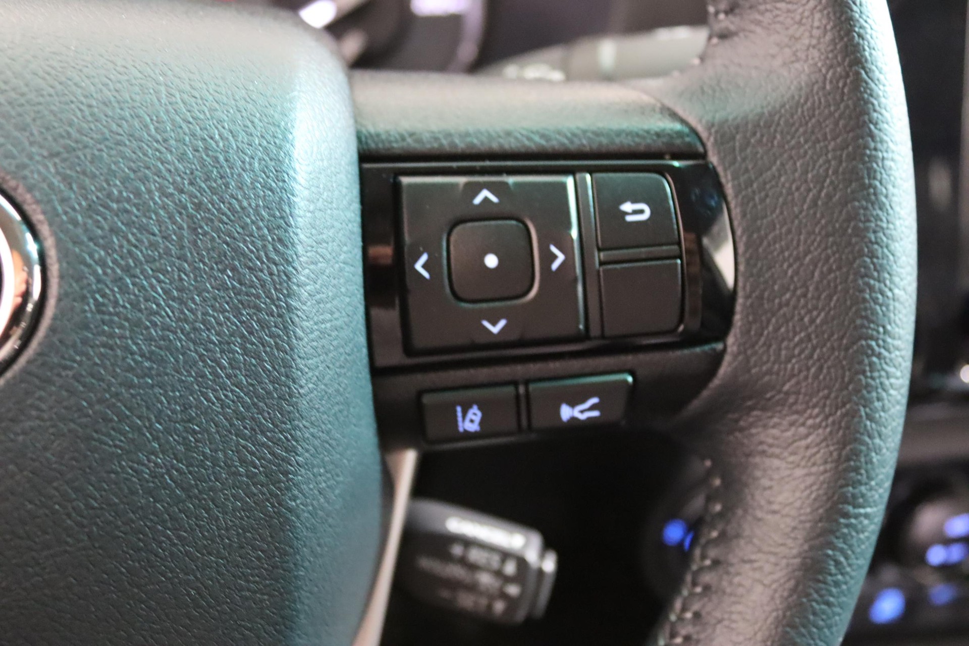 TOYOTA Hilux Double Cab.-Pick-up 2.4 D-4D 150 Style-image-11