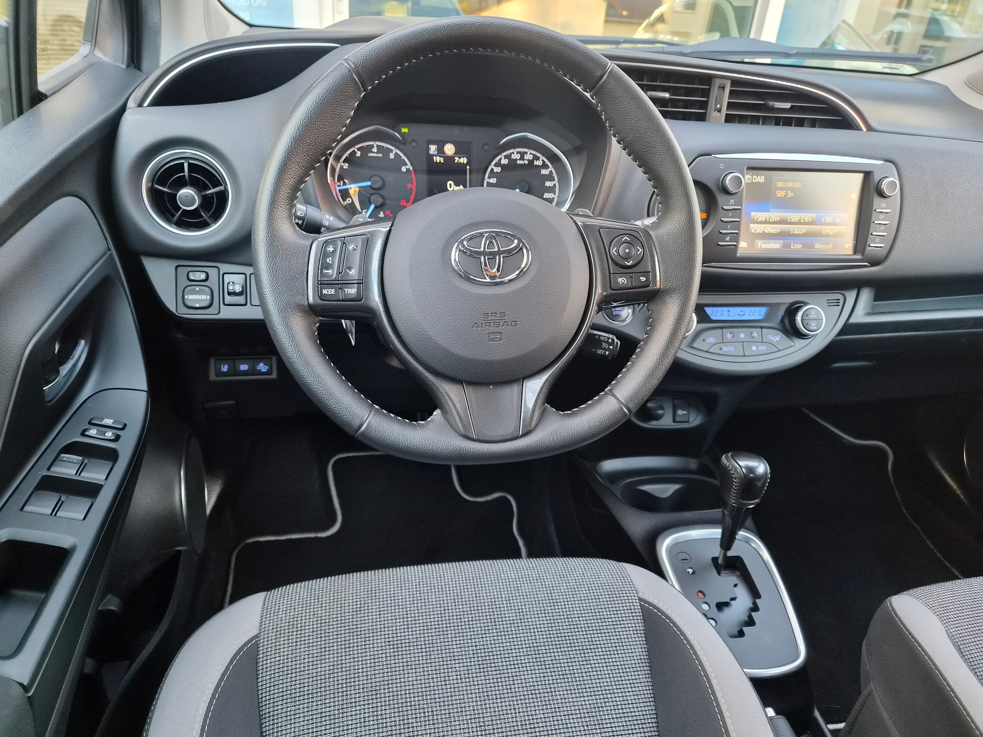 TOYOTA Yaris 1.5 Trend CVT 20J Edition-image-10