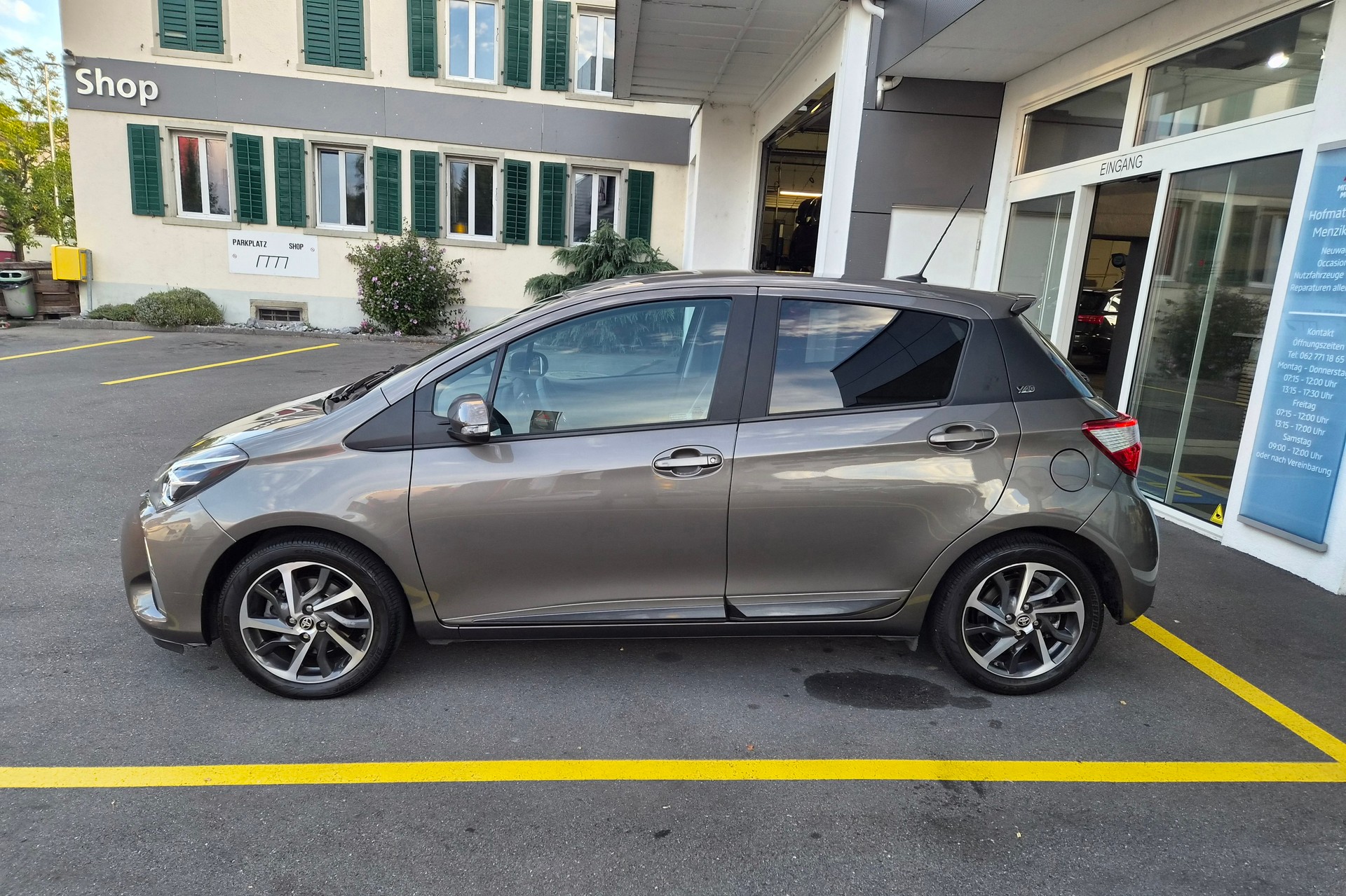 TOYOTA Yaris 1.5 Trend CVT 20J Edition-image-2
