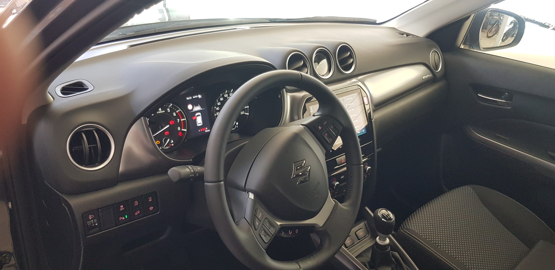 SUZUKI Vitara 1.4 Boosterjet Compact + 4x4 Hybrid-image-8