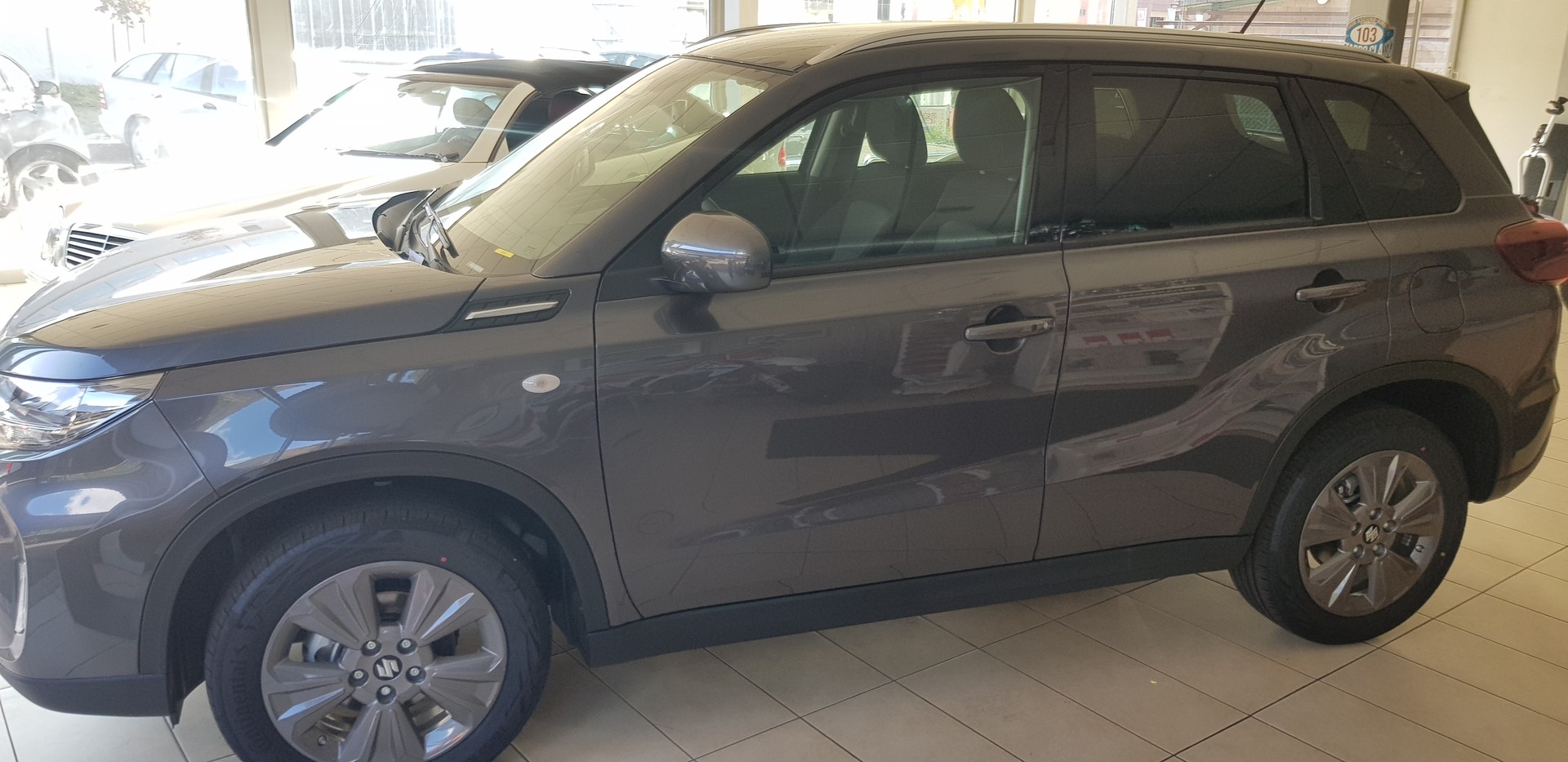 SUZUKI Vitara 1.4 Boosterjet Compact + 4x4 Hybrid-image-3