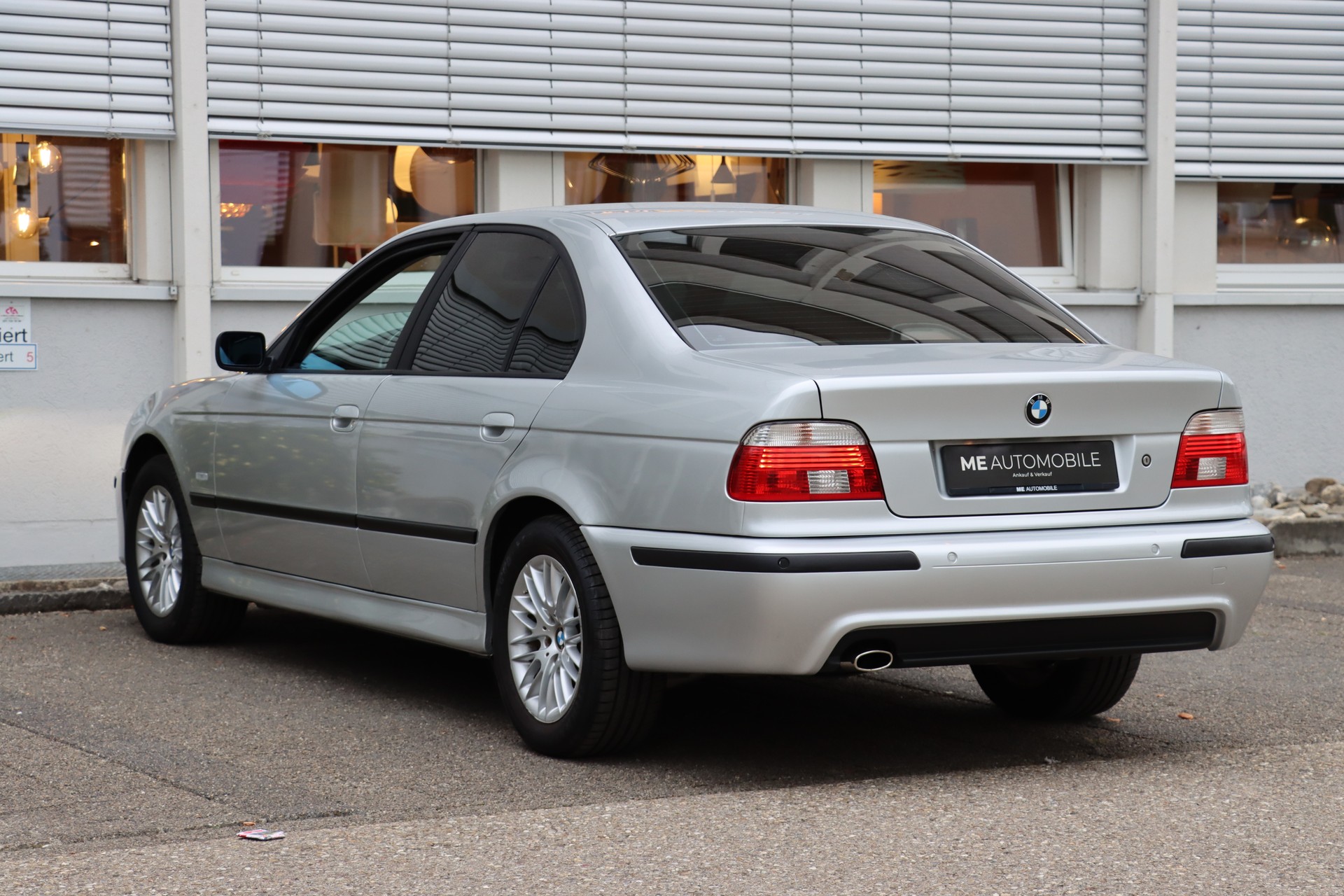 BMW 530i-image-2