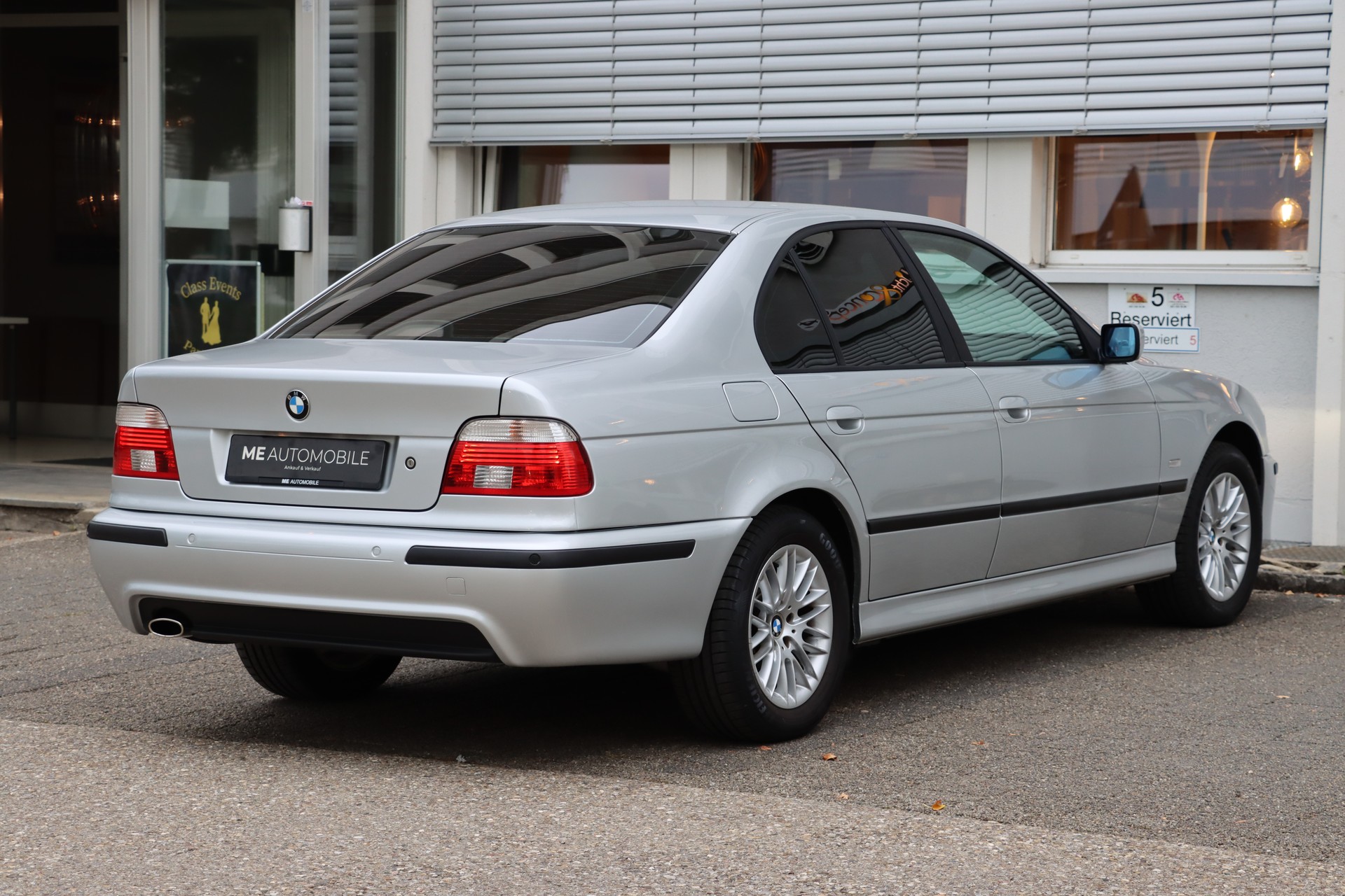 BMW 530i-image-3