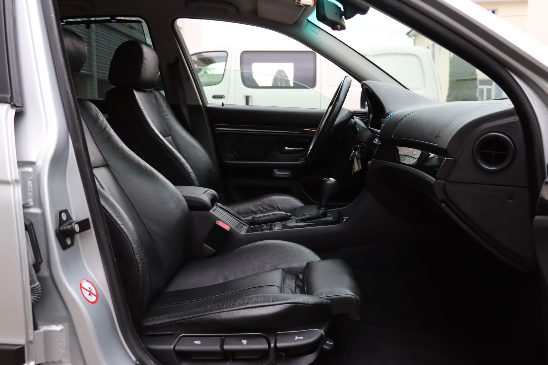 BMW 530i-image-6