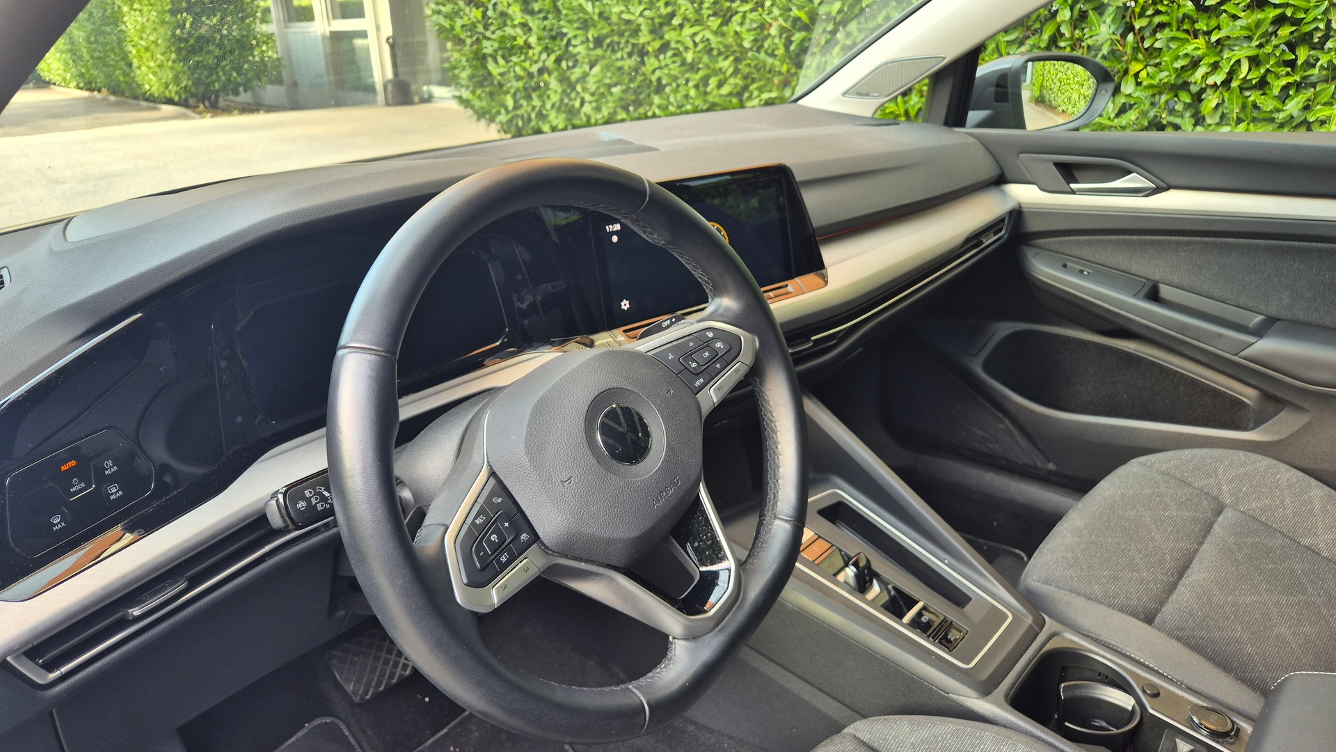 VW 1.5 eTSI Life DSG 1. Hand, *** 17 Monate VW-Garantie ***-image-3