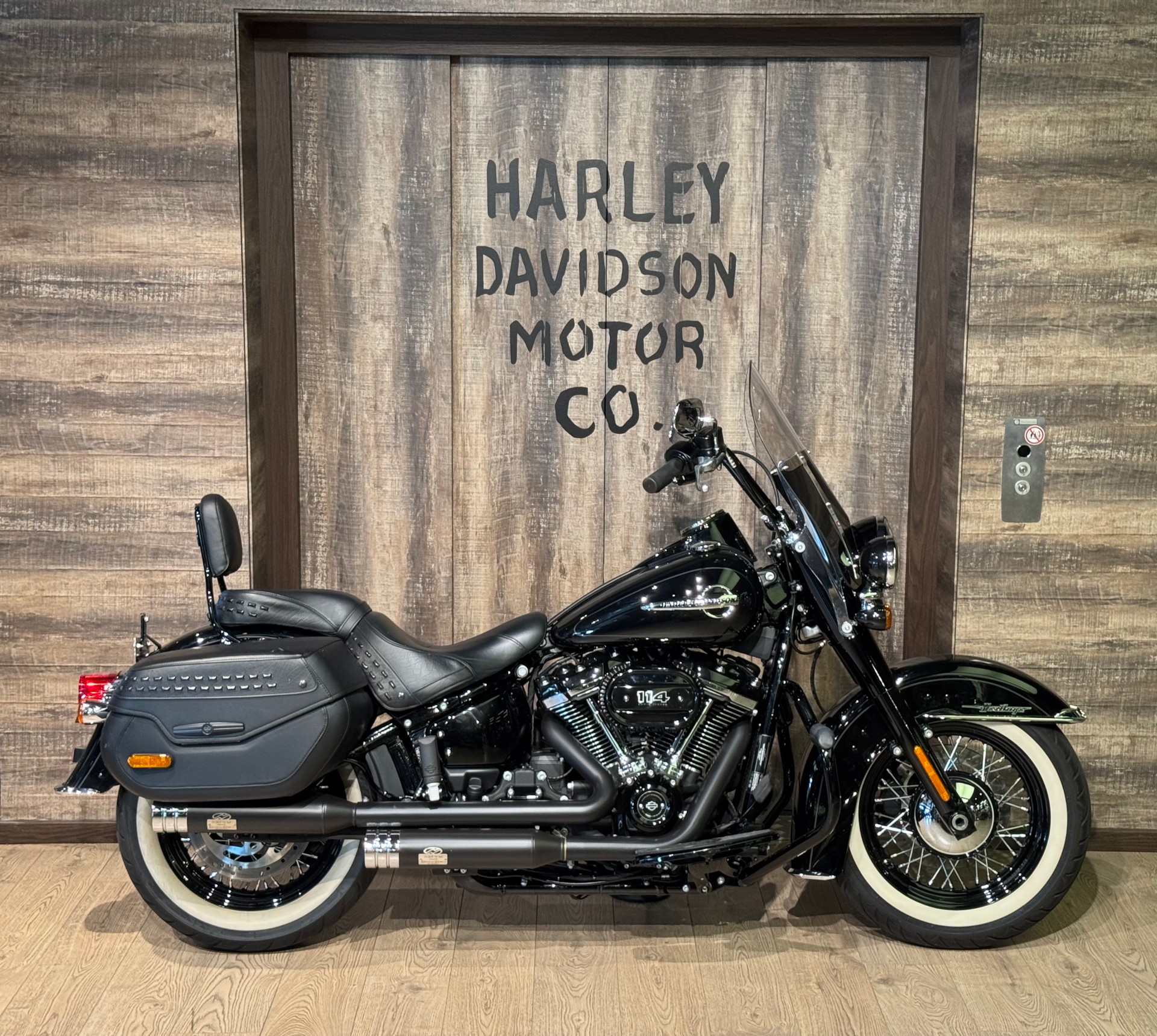 HARLEY-DAVIDSON FLHCS Heritage Classic 114 ABS