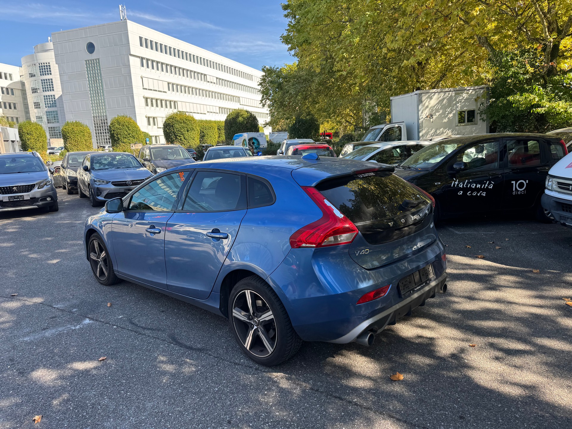 VOLVO V40 D2 Momentum R-Design Geartronic-image-7