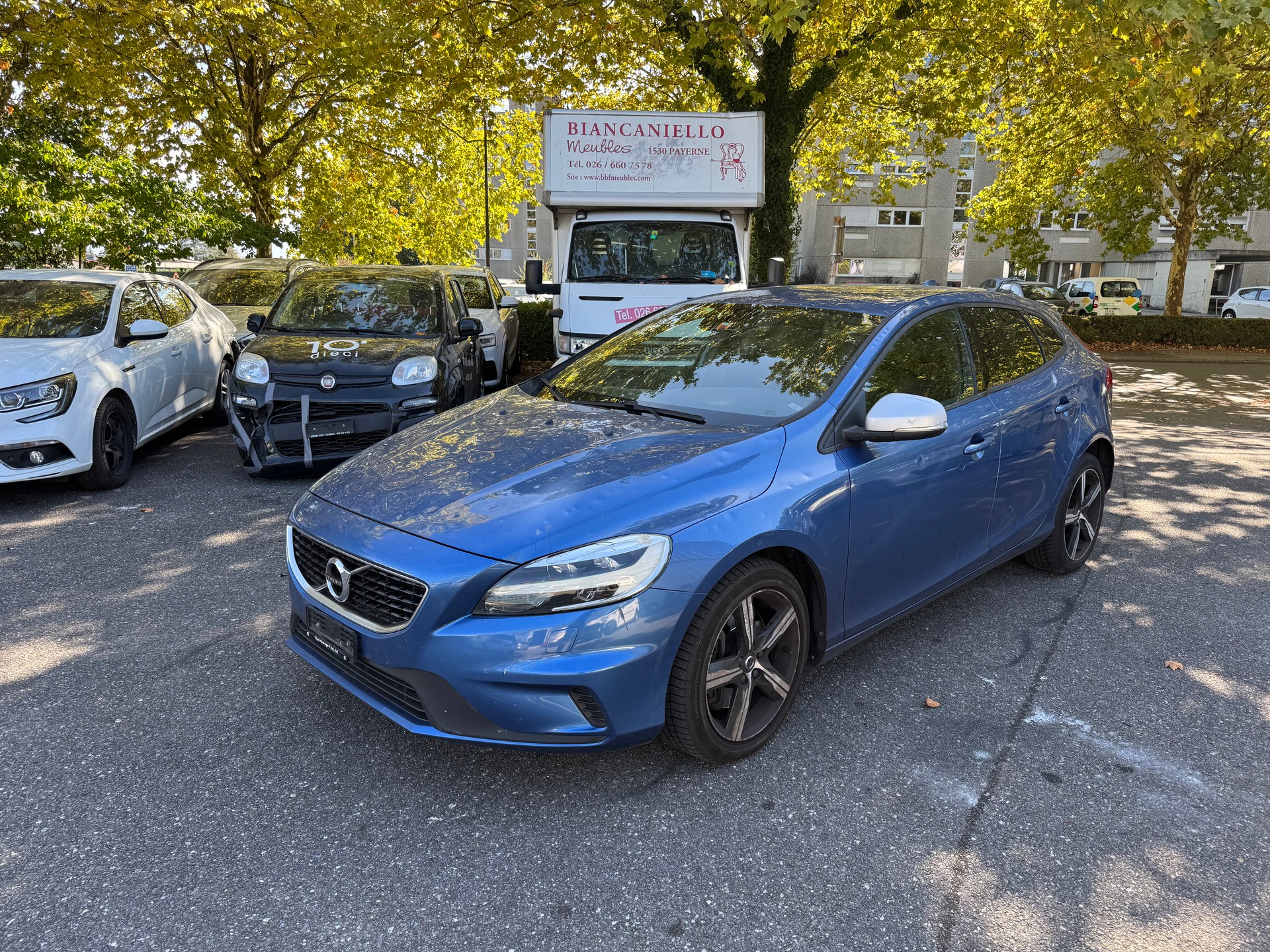VOLVO V40 D2 Momentum R-Design Geartronic-image-4