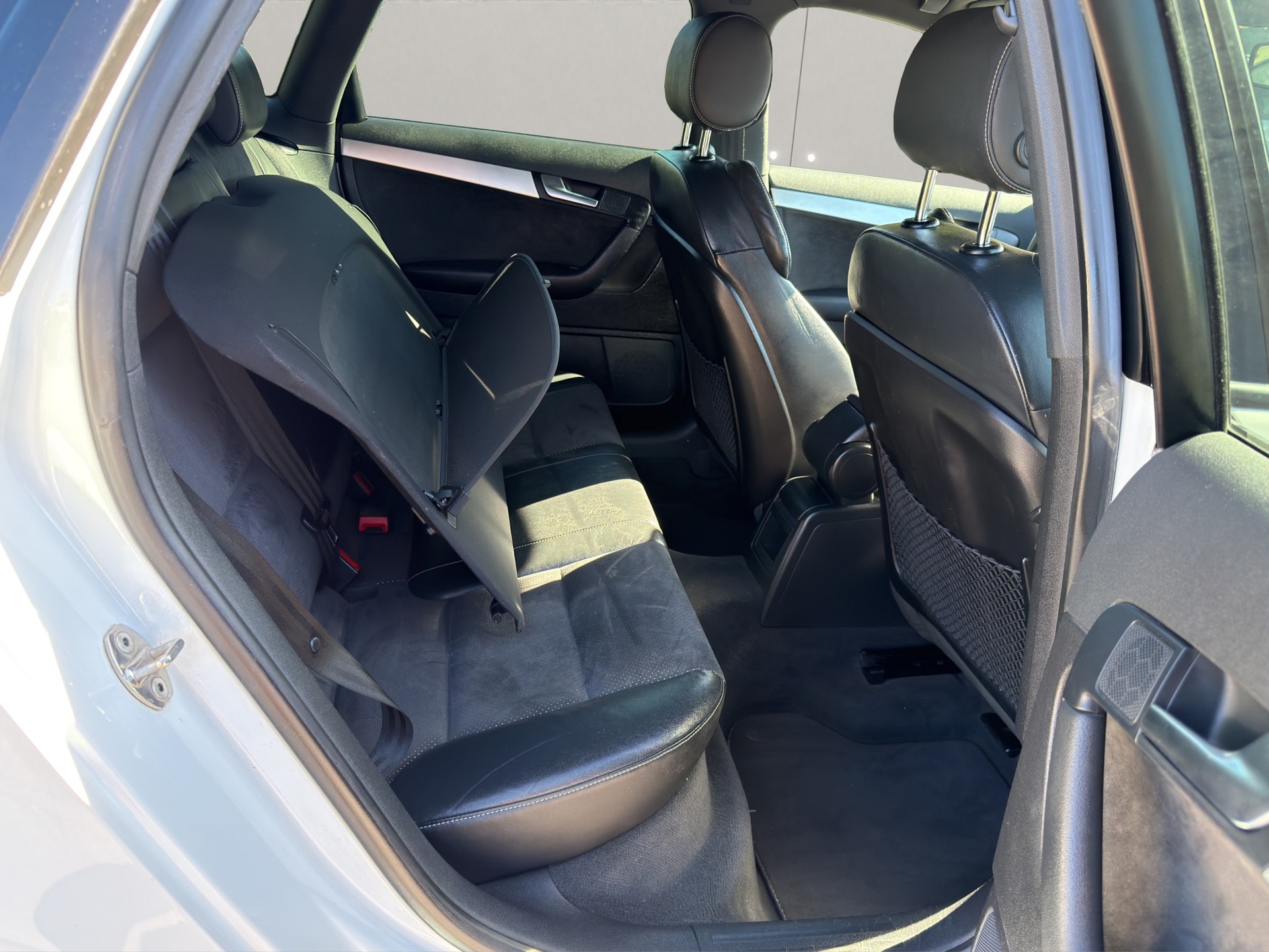 AUDI A3 Sportback 2.0 TFSI Ambition quattro S-tronic-image-11