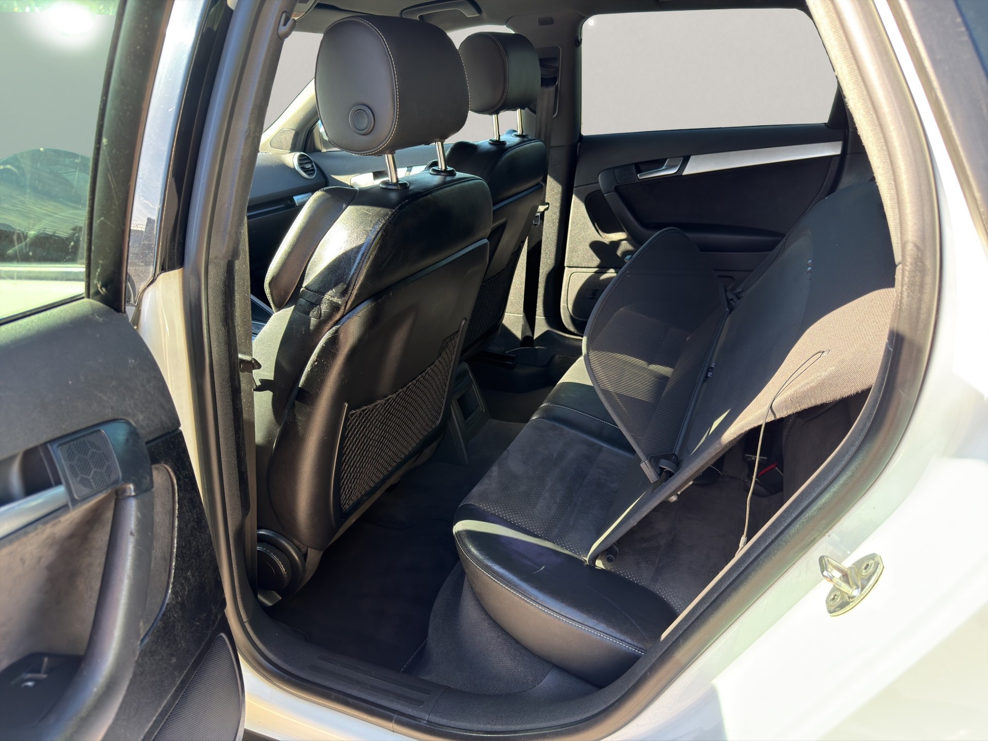 AUDI A3 Sportback 2.0 TFSI Ambition quattro S-tronic-image-13