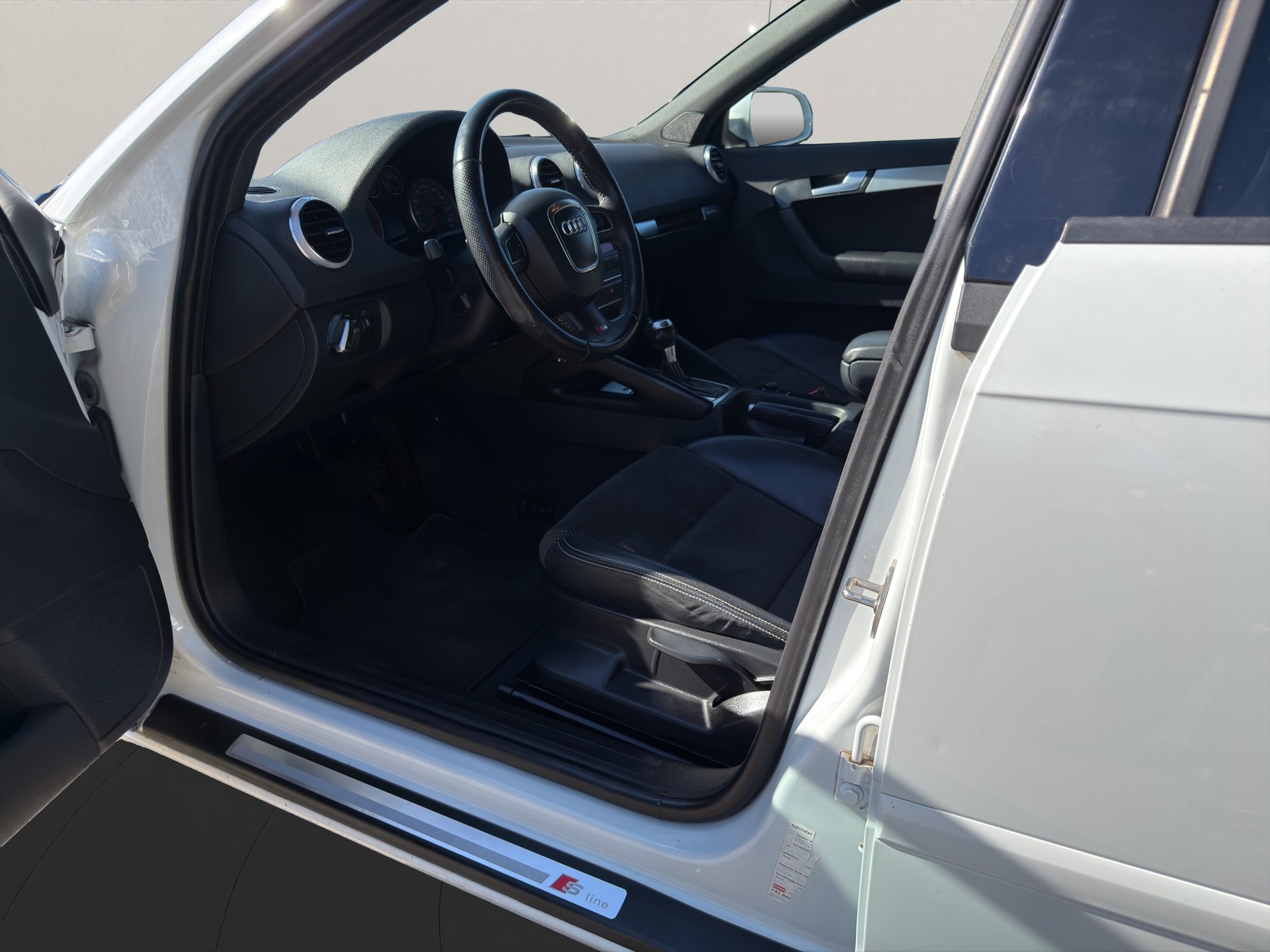 AUDI A3 Sportback 2.0 TFSI Ambition quattro S-tronic-image-9