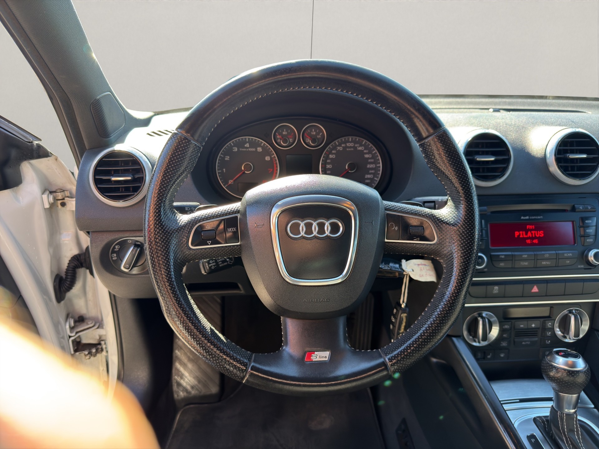 AUDI A3 Sportback 2.0 TFSI Ambition quattro S-tronic-image-12