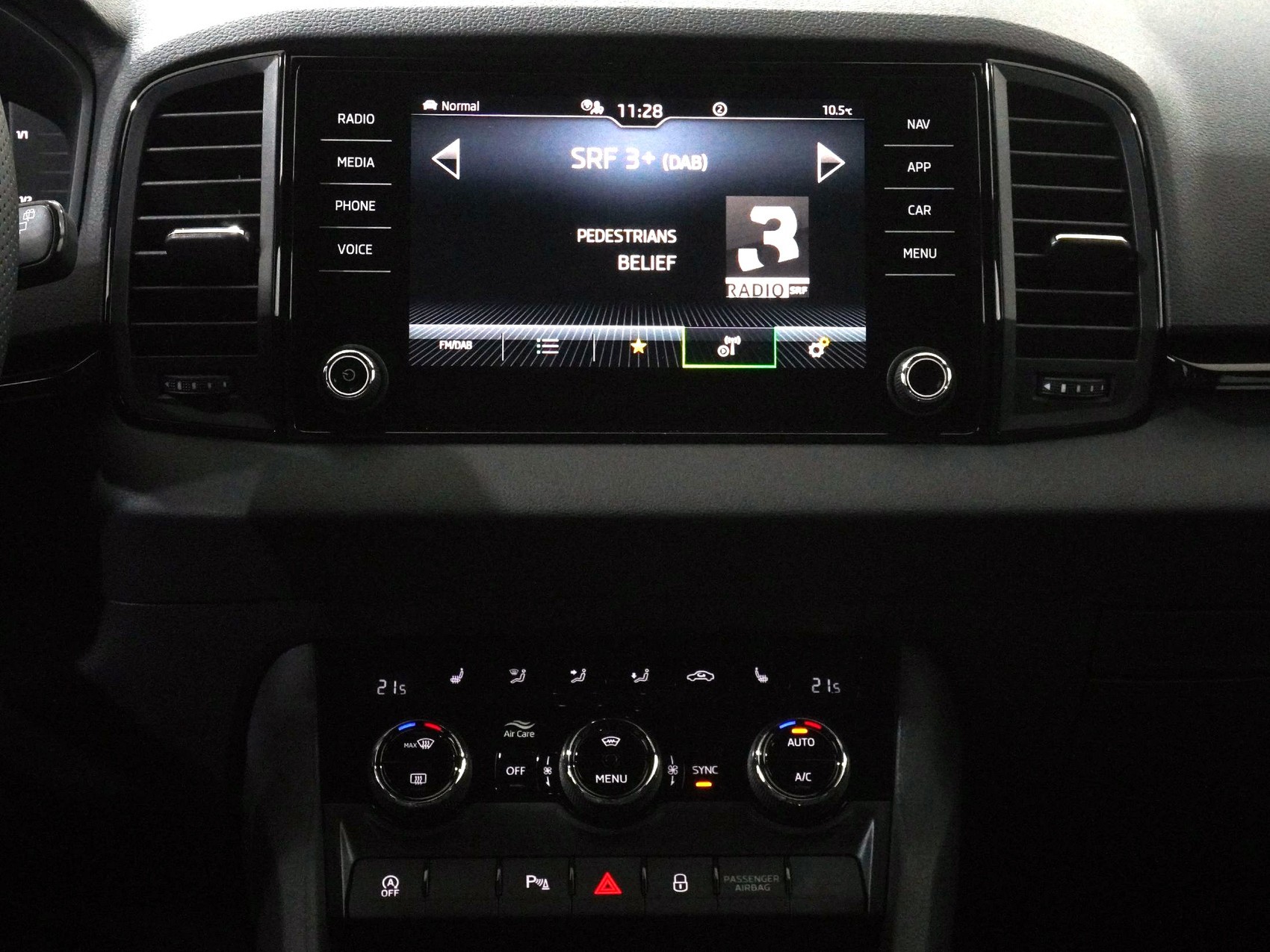 SKODA Karoq 2.0 TDI SportLine DSG 4x4-image-17