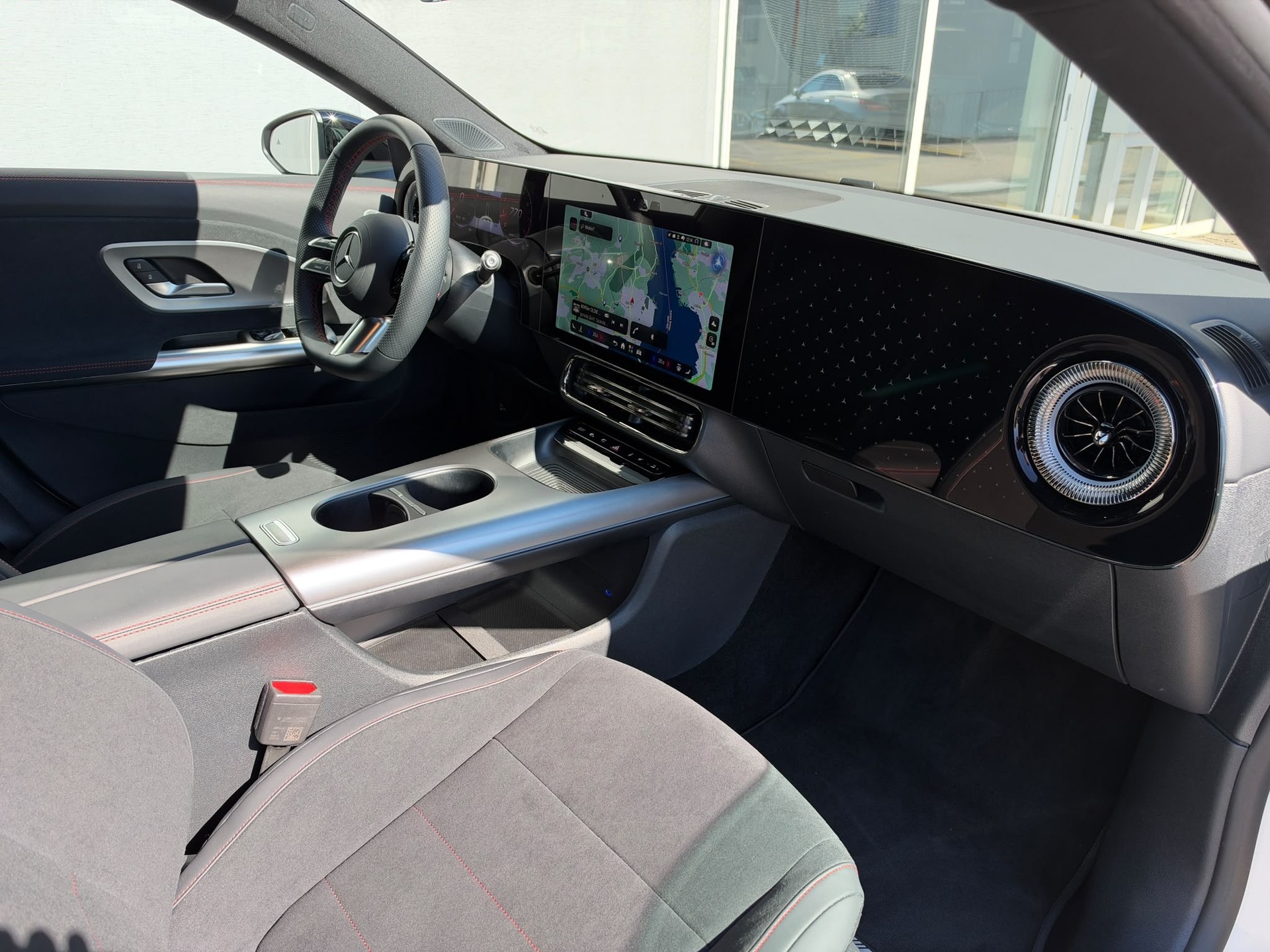 MERCEDES-BENZ CLA 200 8G-DCT 4Matic-image-6