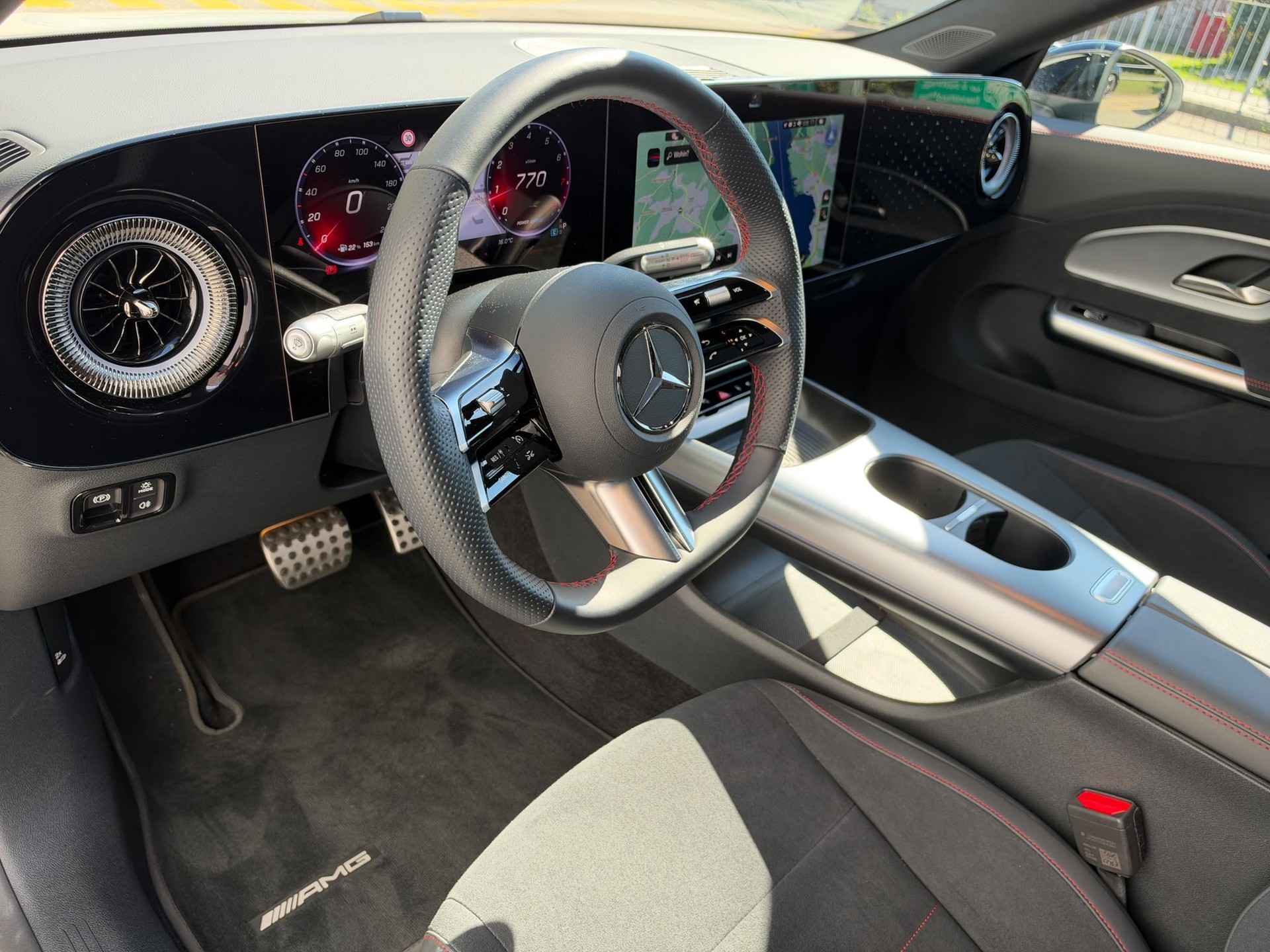 MERCEDES-BENZ CLA 200 8G-DCT 4Matic-image-5