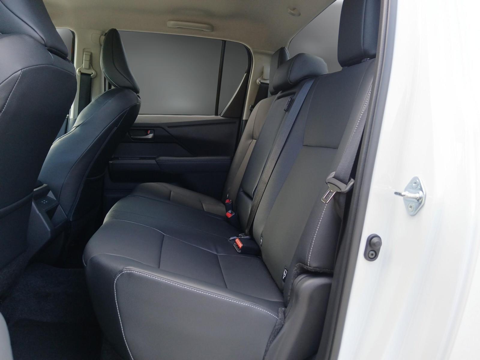 TOYOTA Hilux Double Cab.-Pick-up 2.8 D-4D MHEV 204 Style-image-9