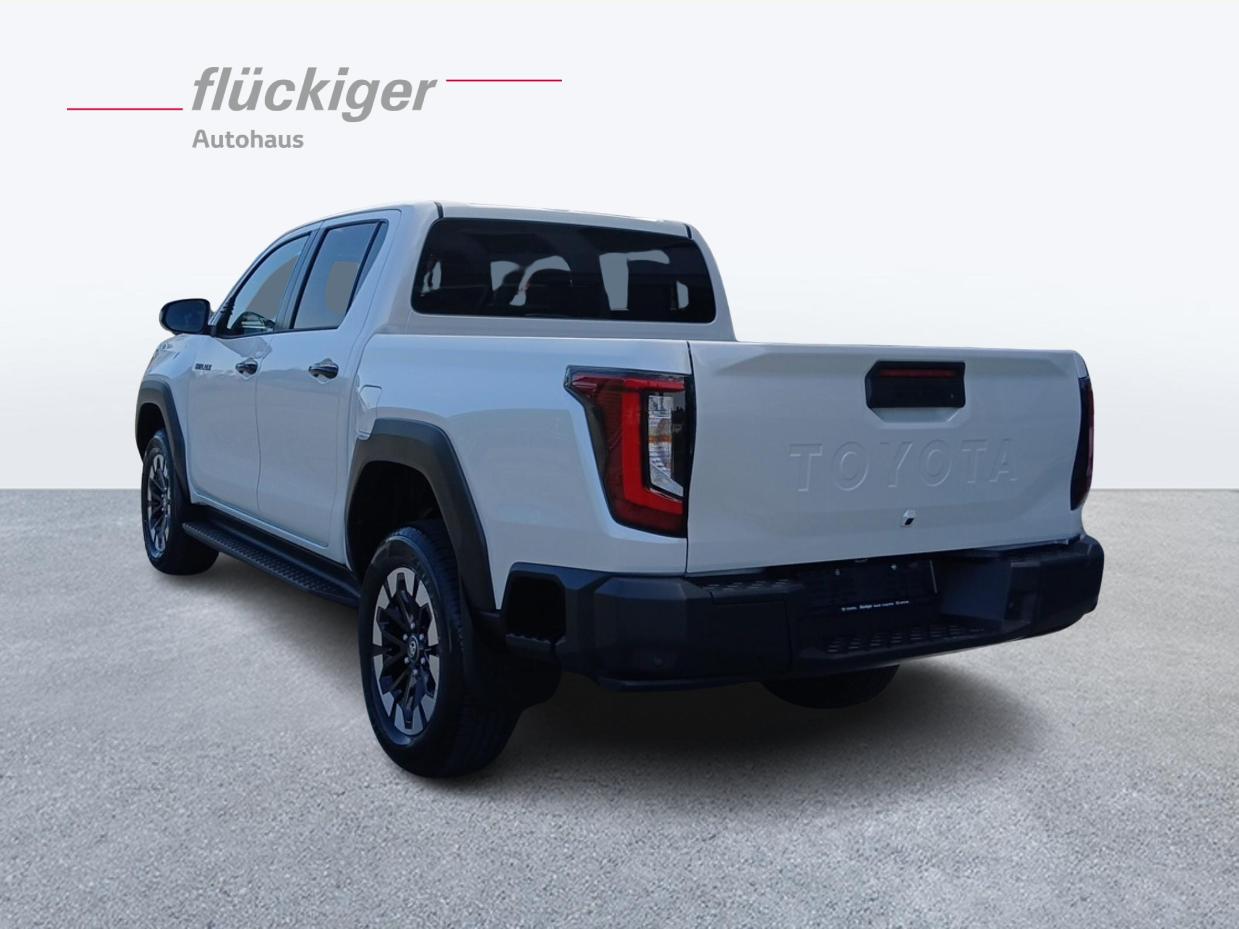 TOYOTA Hilux Double Cab.-Pick-up 2.8 D-4D MHEV 204 Style-image-2