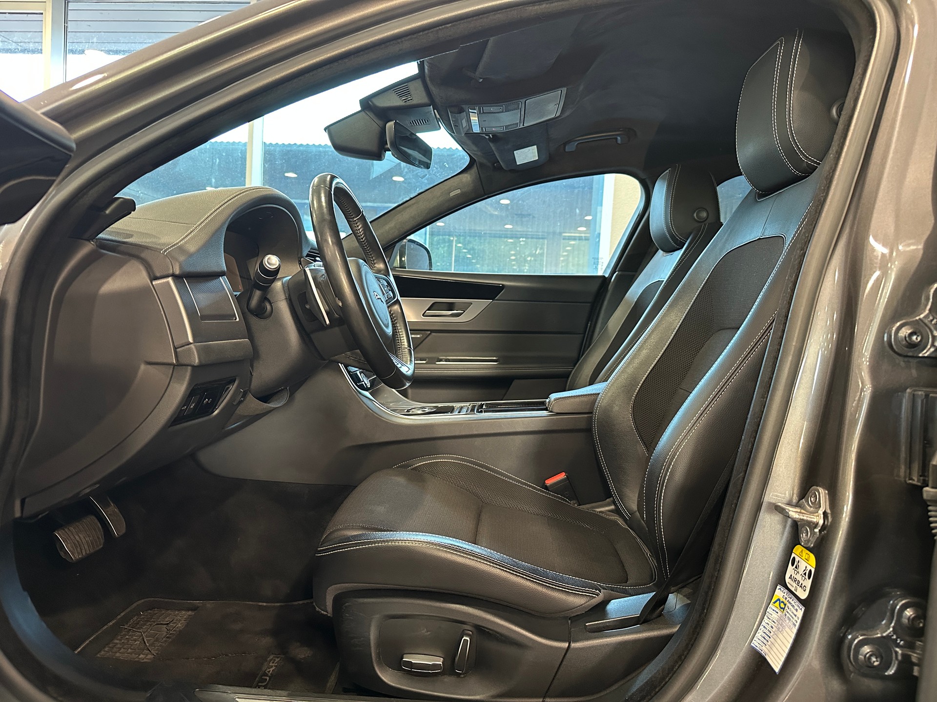 JAGUAR 20d R-Sport Automatic-image-16